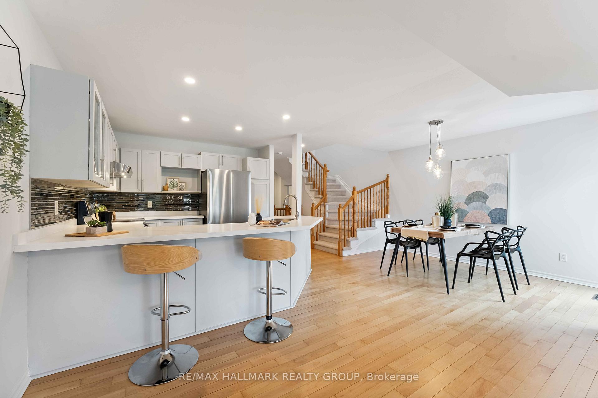 Photo 9 of 27 Wallsend Avenue, Ottawa, Kanata - Morgan's Grant/South March — HOMEH