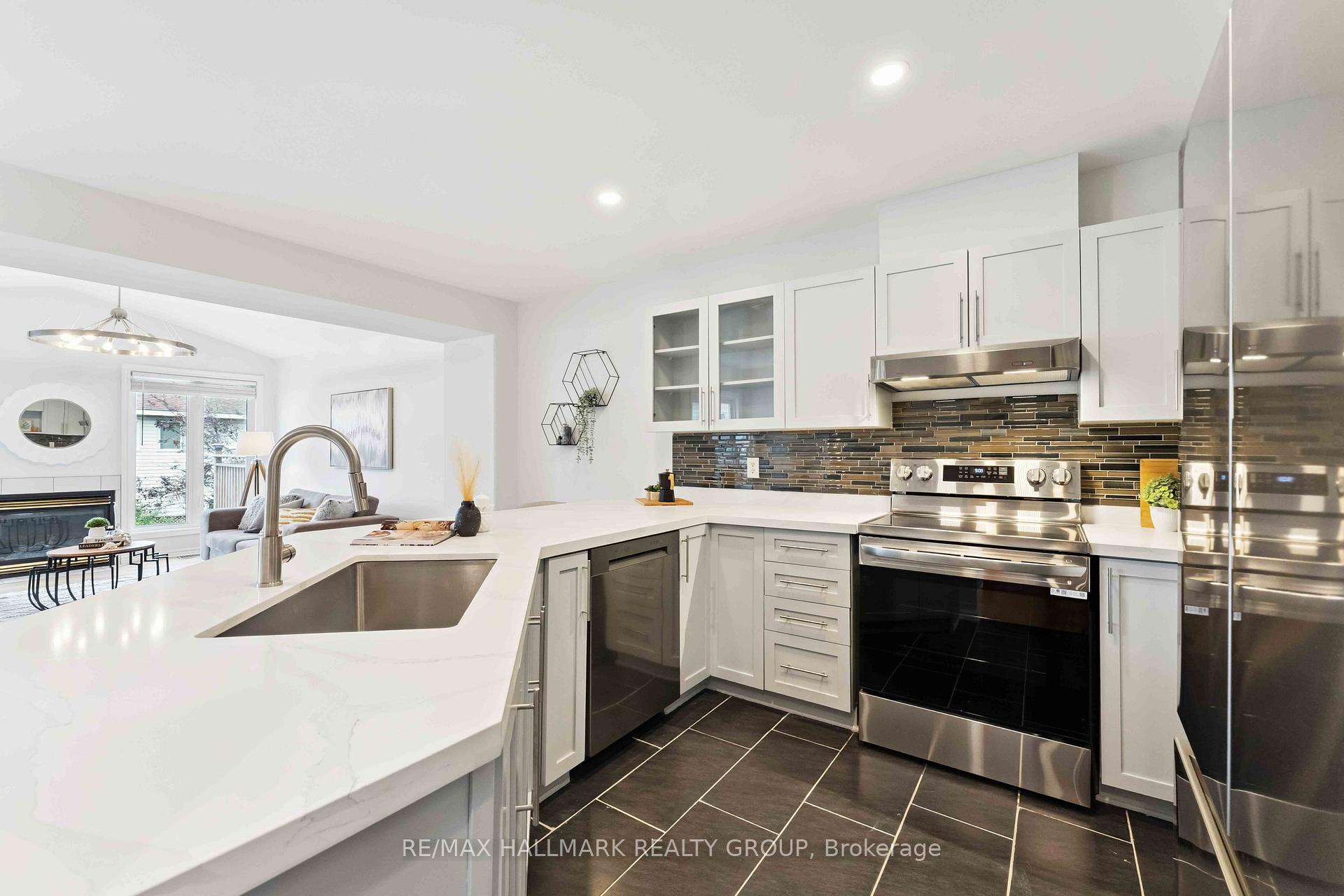 Photo 14 of 27 Wallsend Avenue, Ottawa, Kanata - Morgan's Grant/South March — HOMEH