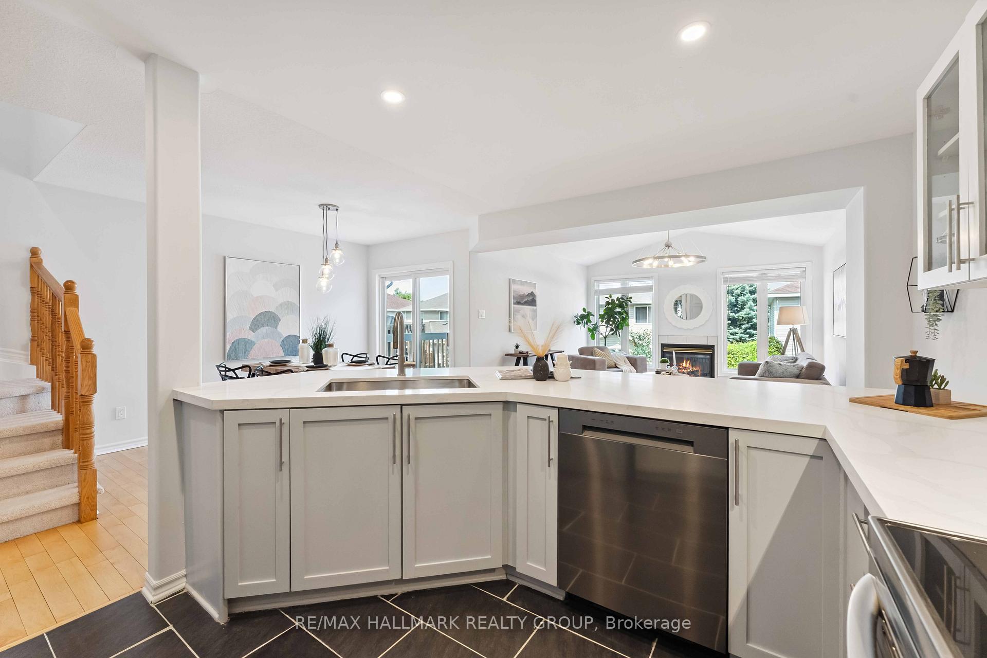 Photo 15 of 27 Wallsend Avenue, Ottawa, Kanata - Morgan's Grant/South March — HOMEH
