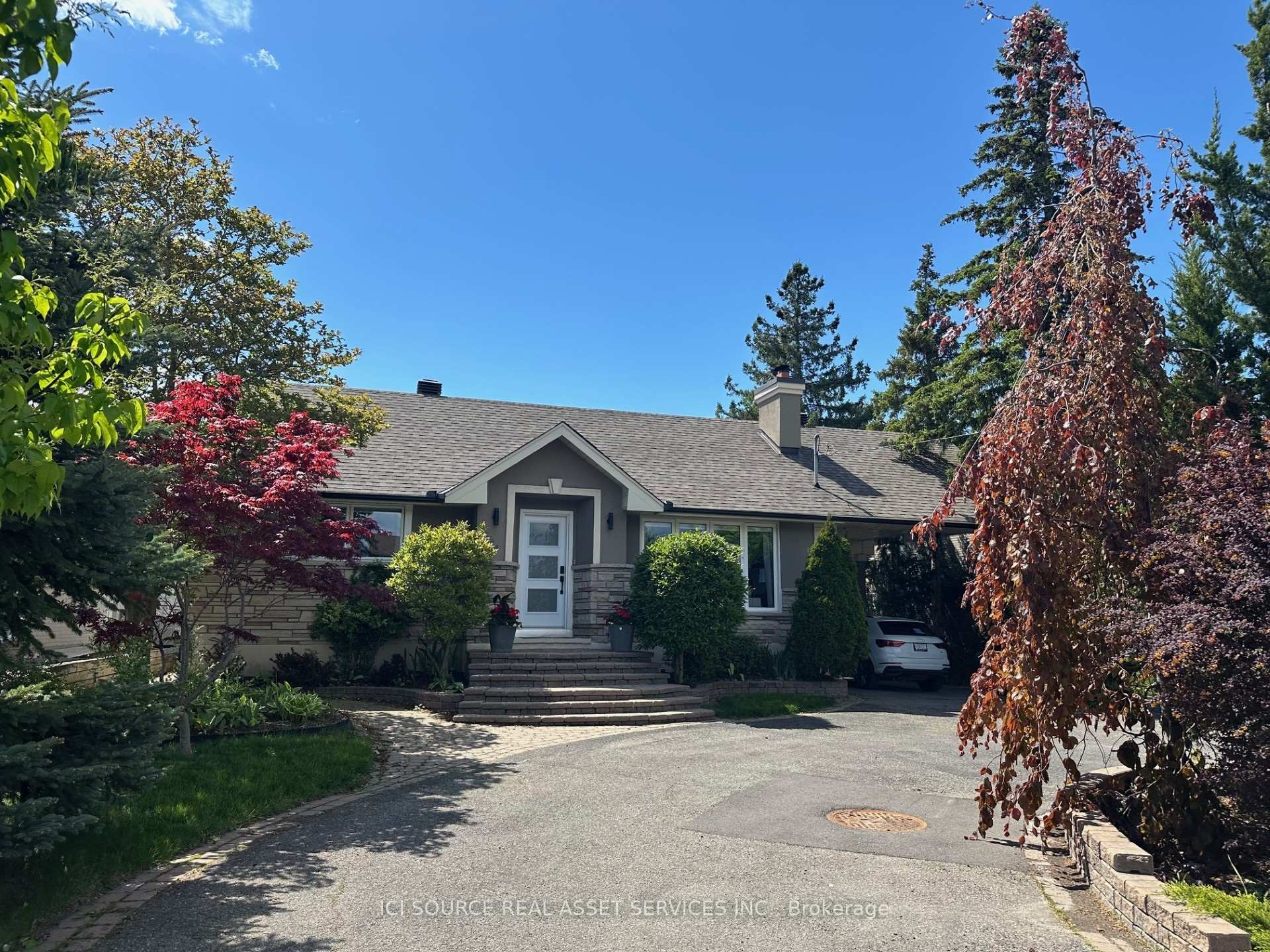 Front of 1534 Prince Of Wales Drive