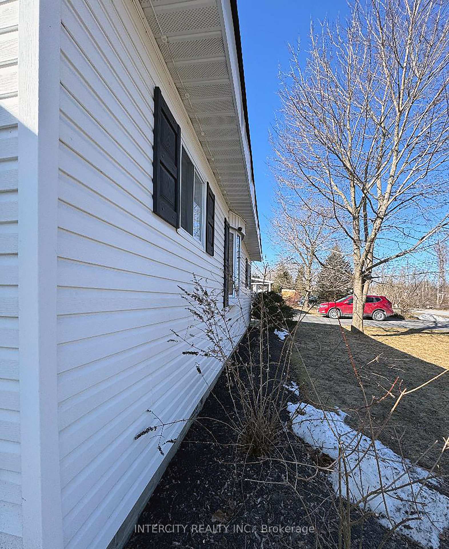 Photo 2 of 699 Burton Drive, Innisfil, Alcona — HOMEH