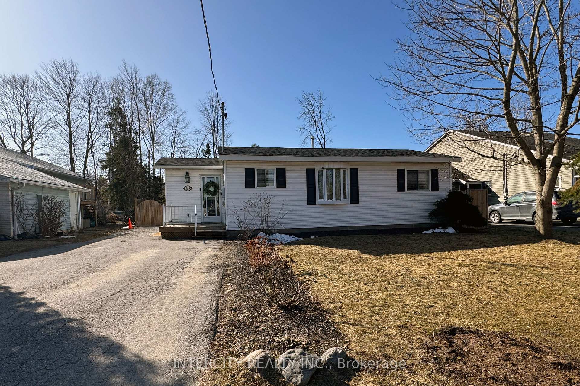 Photo 3 of 699 Burton Drive, Innisfil, Alcona — HOMEH