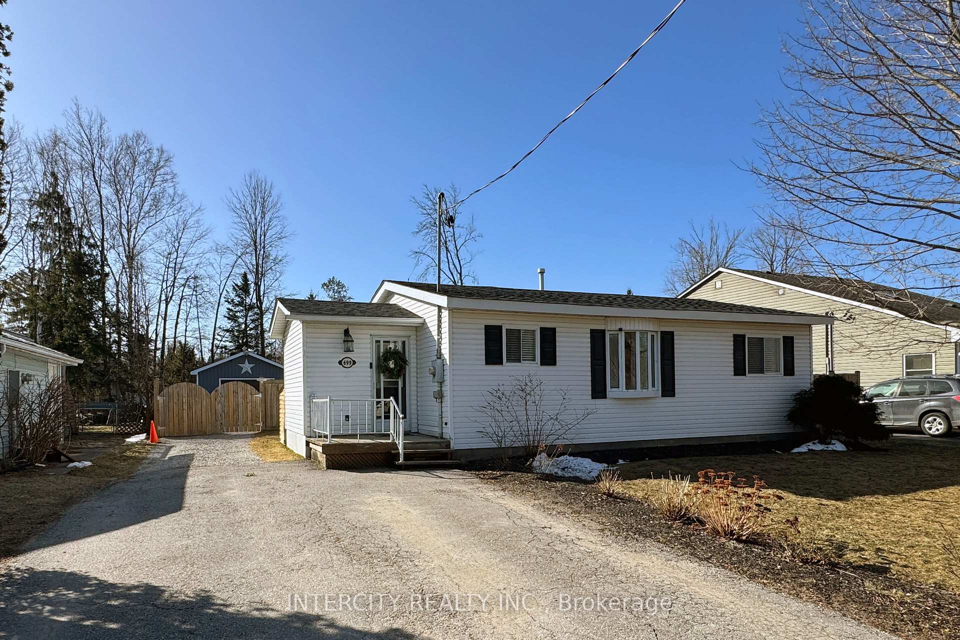 Photo 4 of 699 Burton Drive, Innisfil, Alcona — HOMEH