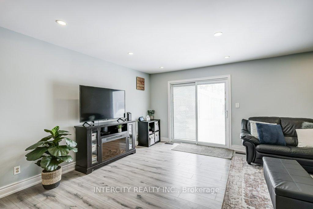 Photo 17 of 699 Burton Drive, Innisfil, Alcona — HOMEH