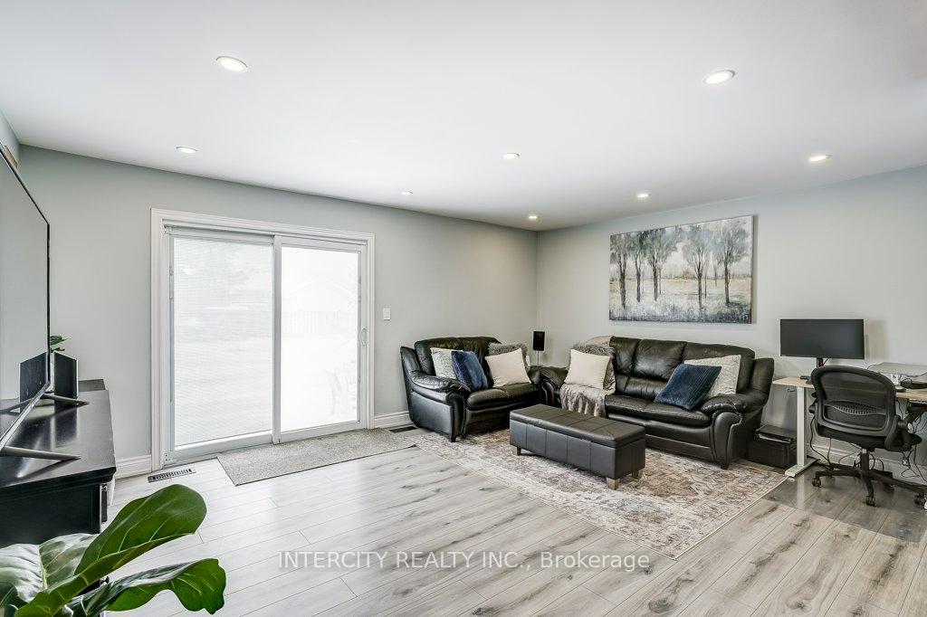 Photo 18 of 699 Burton Drive, Innisfil, Alcona — HOMEH
