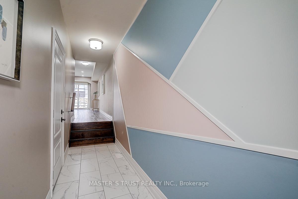Photo 3 of 10 Creekvalley Lane, Markham, Angus Glen — HOMEH