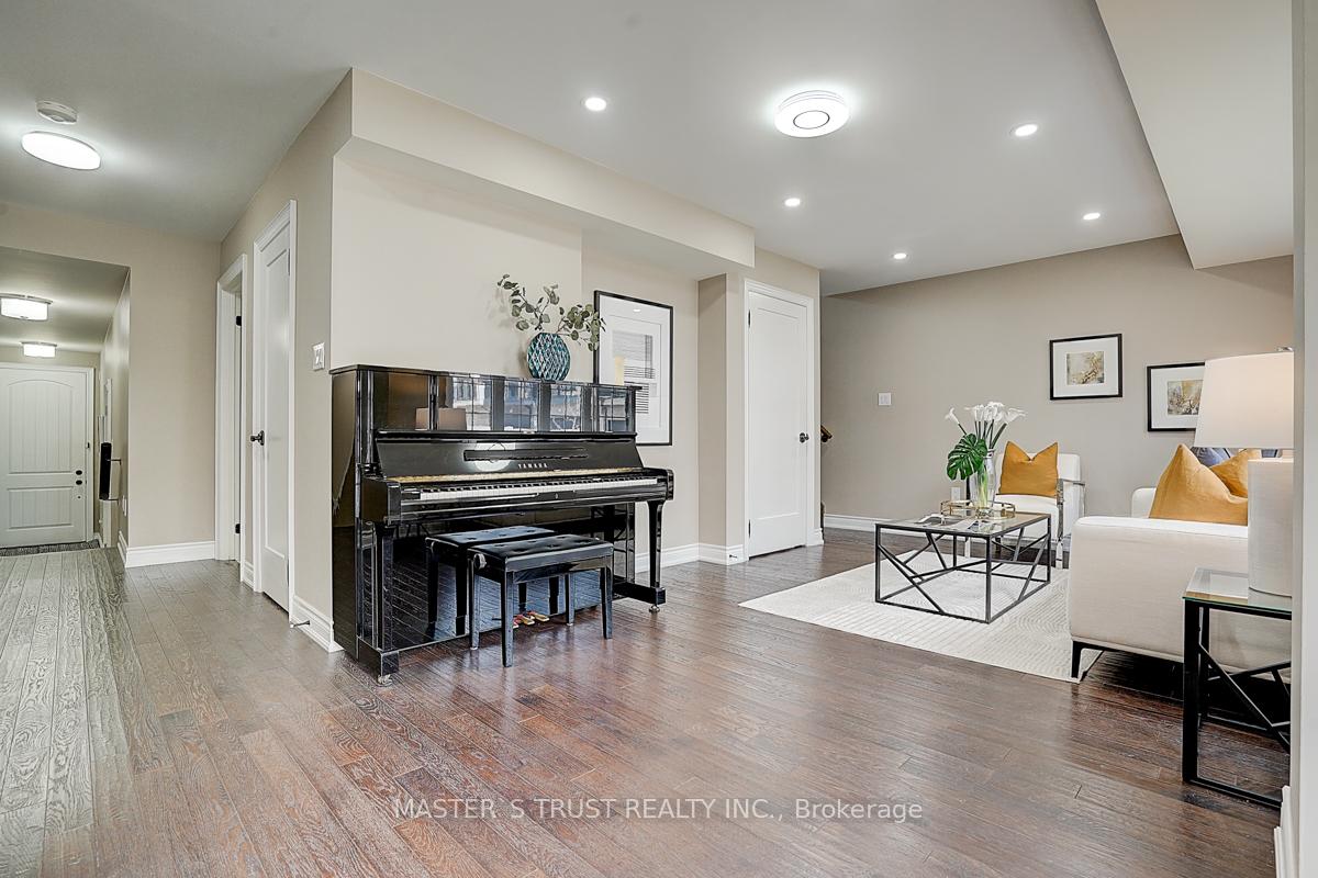 Photo 9 of 10 Creekvalley Lane, Markham, Angus Glen — HOMEH