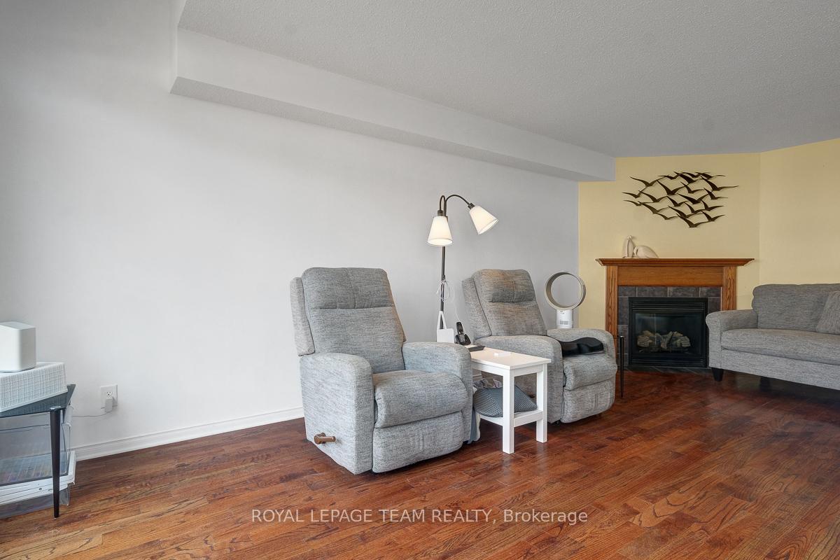 Photo 9 of 172 Romina Street, Ottawa, Kanata - Emerald Meadows/Trailwest — HOMEH