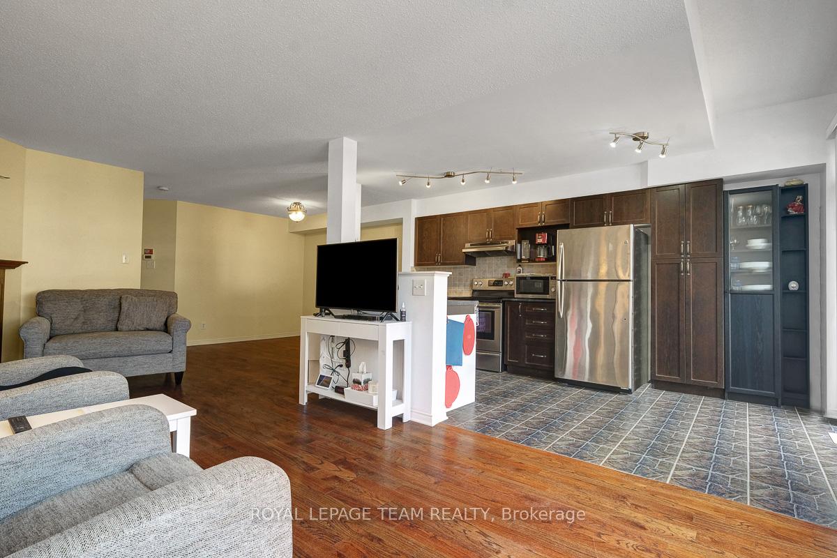 Photo 10 of 172 Romina Street, Ottawa, Kanata - Emerald Meadows/Trailwest — HOMEH