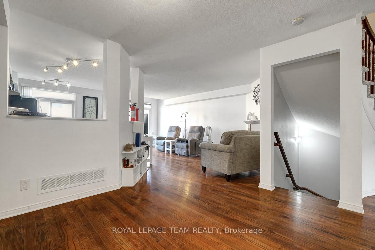 Photo 12 of 172 Romina Street, Ottawa, Kanata - Emerald Meadows/Trailwest — HOMEH
