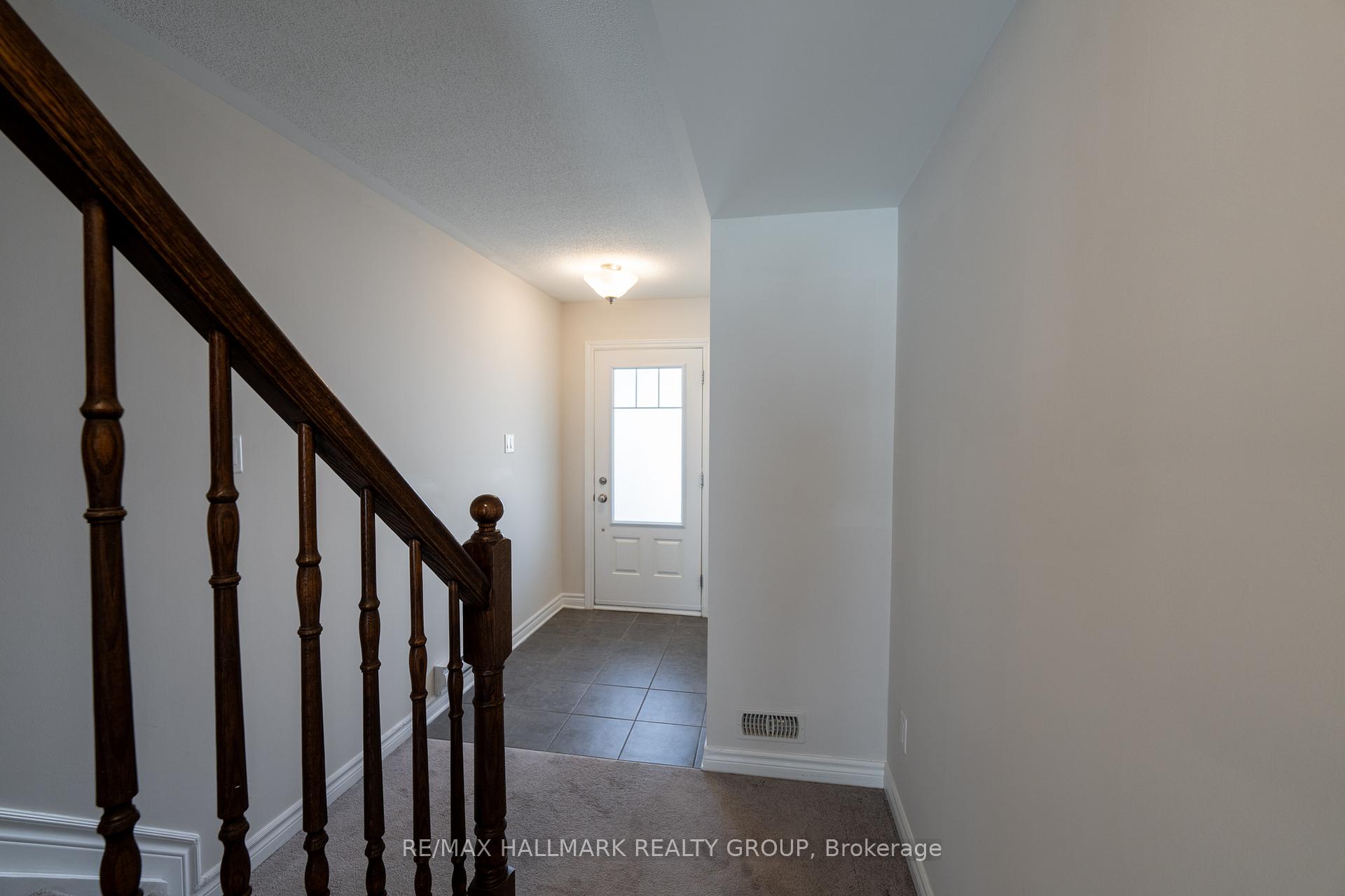 Photo 4 of 106 Gelderland Private, Ottawa, Kanata - Emerald Meadows/Trailwest — HOMEH