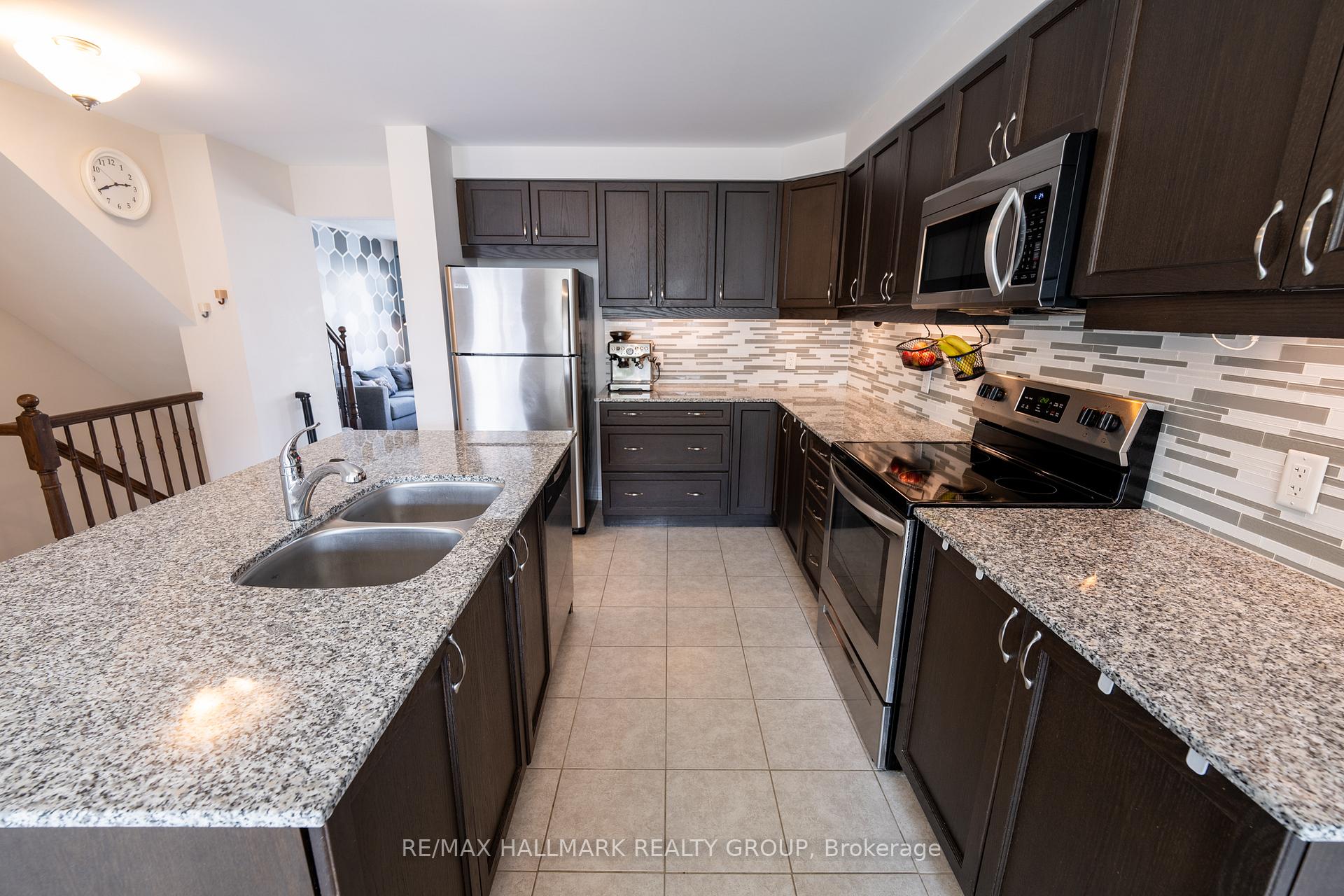Photo 8 of 106 Gelderland Private, Ottawa, Kanata - Emerald Meadows/Trailwest — HOMEH