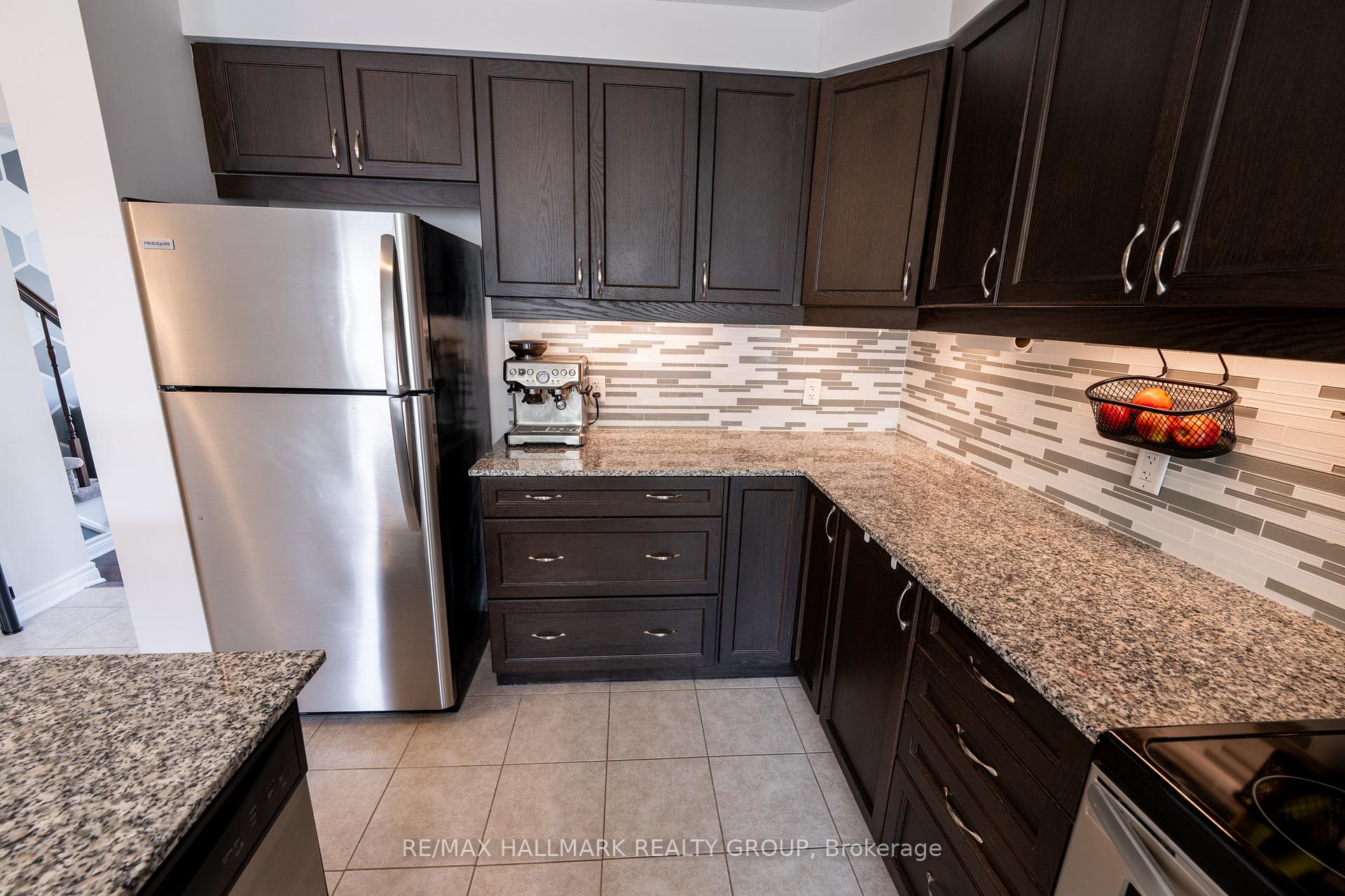 Photo 9 of 106 Gelderland Private, Ottawa, Kanata - Emerald Meadows/Trailwest — HOMEH