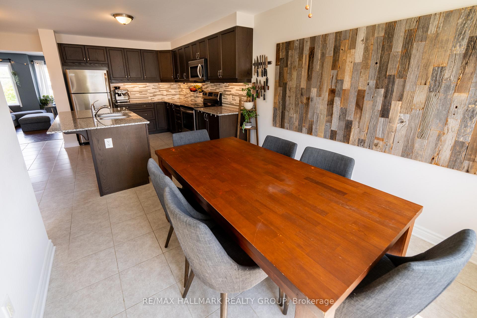 Photo 11 of 106 Gelderland Private, Ottawa, Kanata - Emerald Meadows/Trailwest — HOMEH