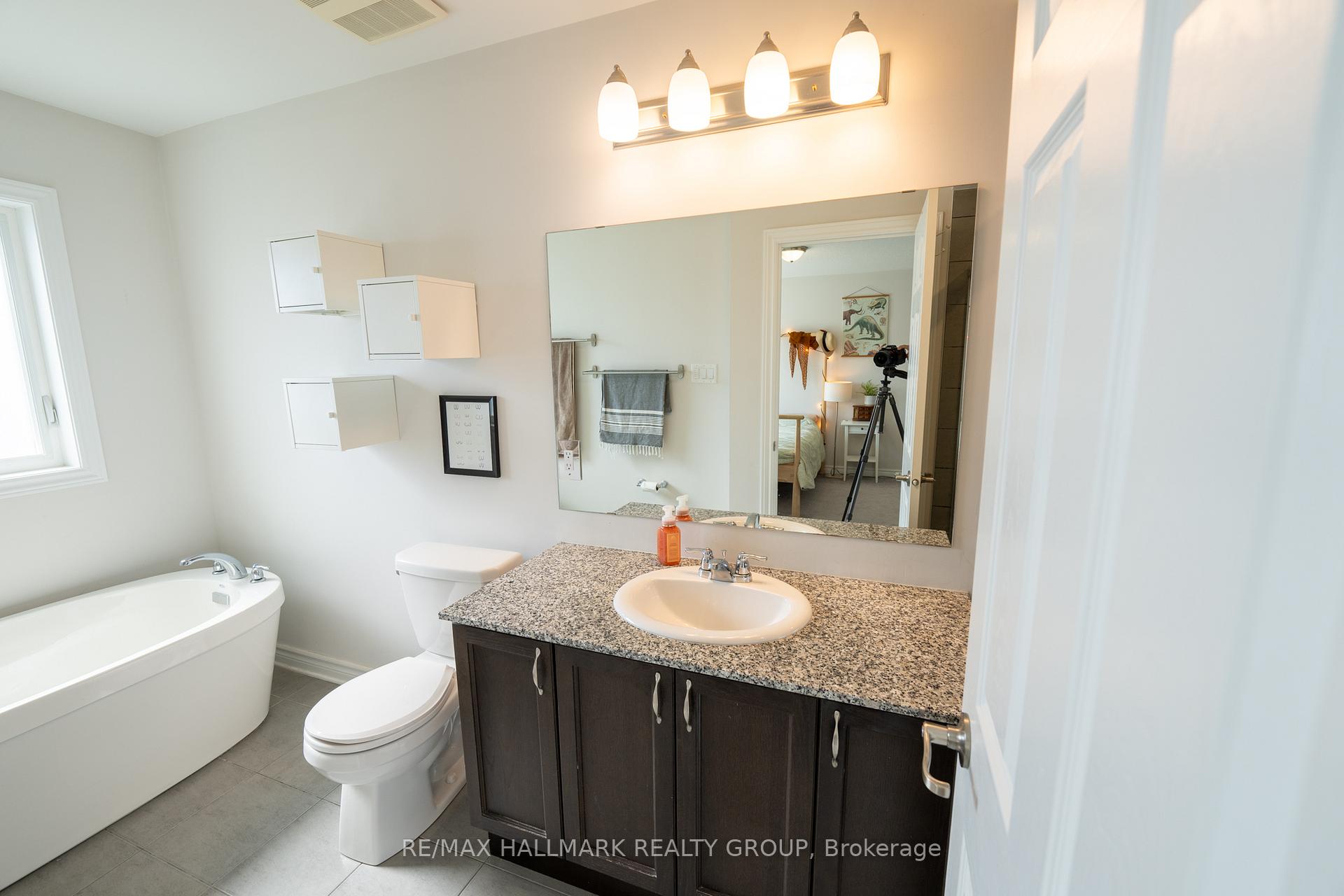 Photo 25 of 106 Gelderland Private, Ottawa, Kanata - Emerald Meadows/Trailwest — HOMEH