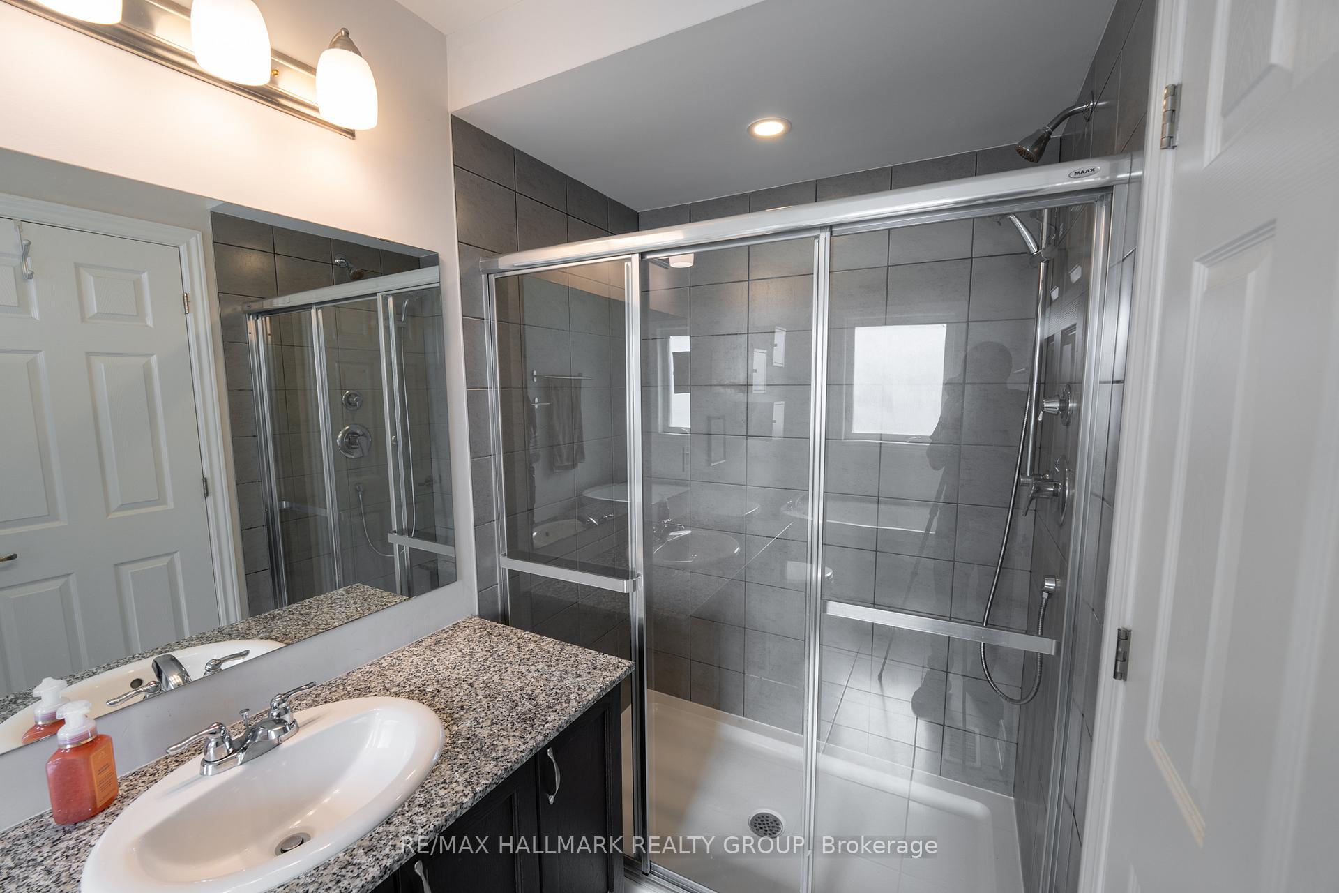 Photo 26 of 106 Gelderland Private, Ottawa, Kanata - Emerald Meadows/Trailwest — HOMEH