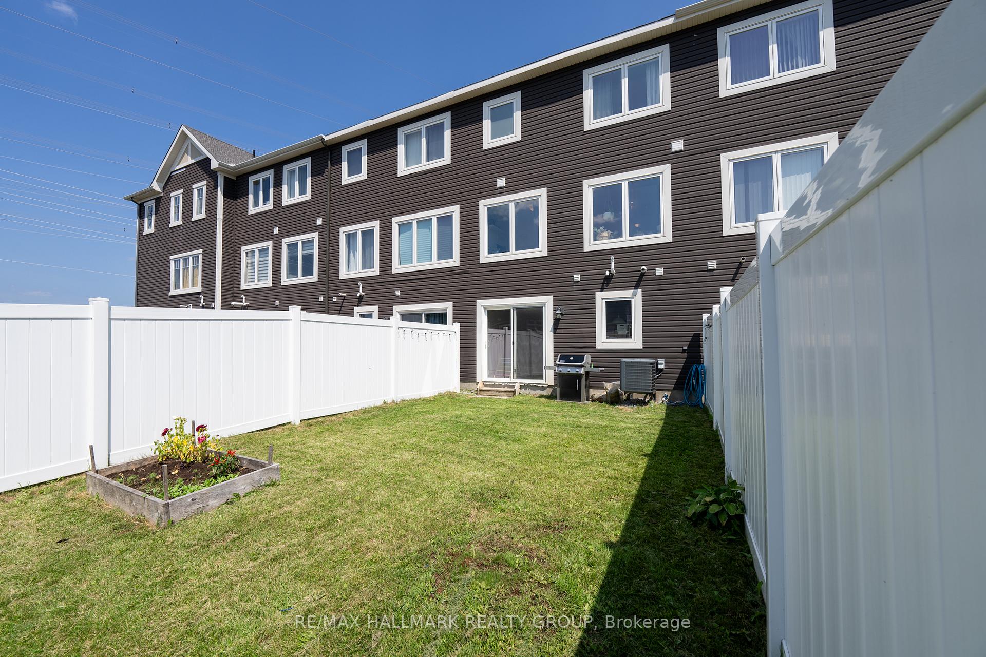 Photo 32 of 106 Gelderland Private, Ottawa, Kanata - Emerald Meadows/Trailwest — HOMEH