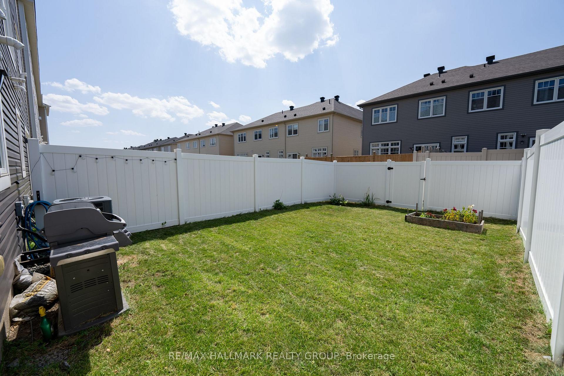 Photo 33 of 106 Gelderland Private, Ottawa, Kanata - Emerald Meadows/Trailwest — HOMEH