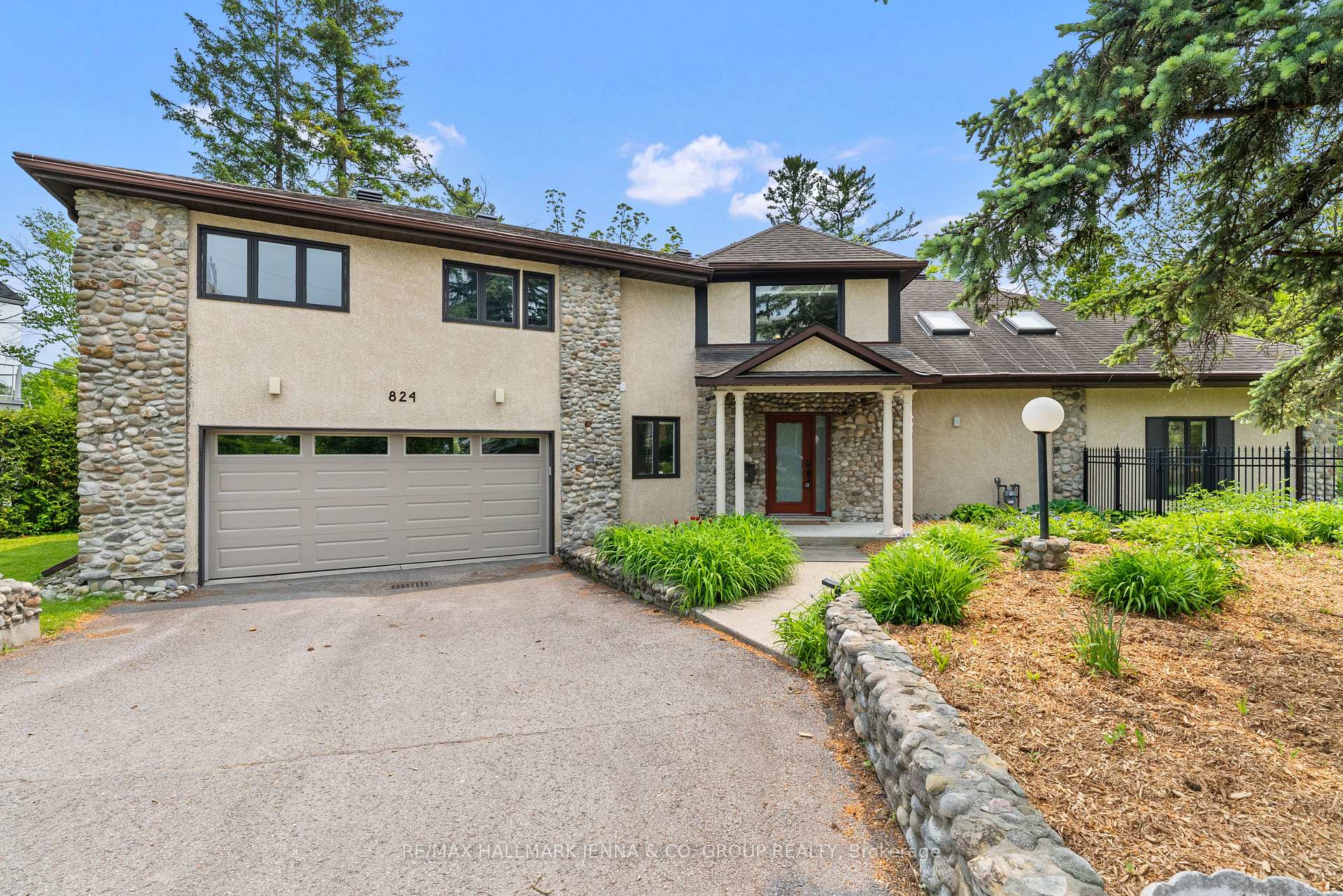 Photo 1 of 824 Nesbitt Place, Ottawa, Mooneys Bay — HOMEH