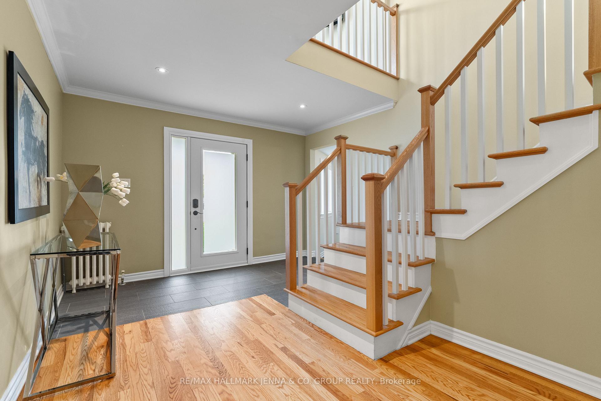 Photo 3 of 824 Nesbitt Place, Ottawa, Mooneys Bay — HOMEH