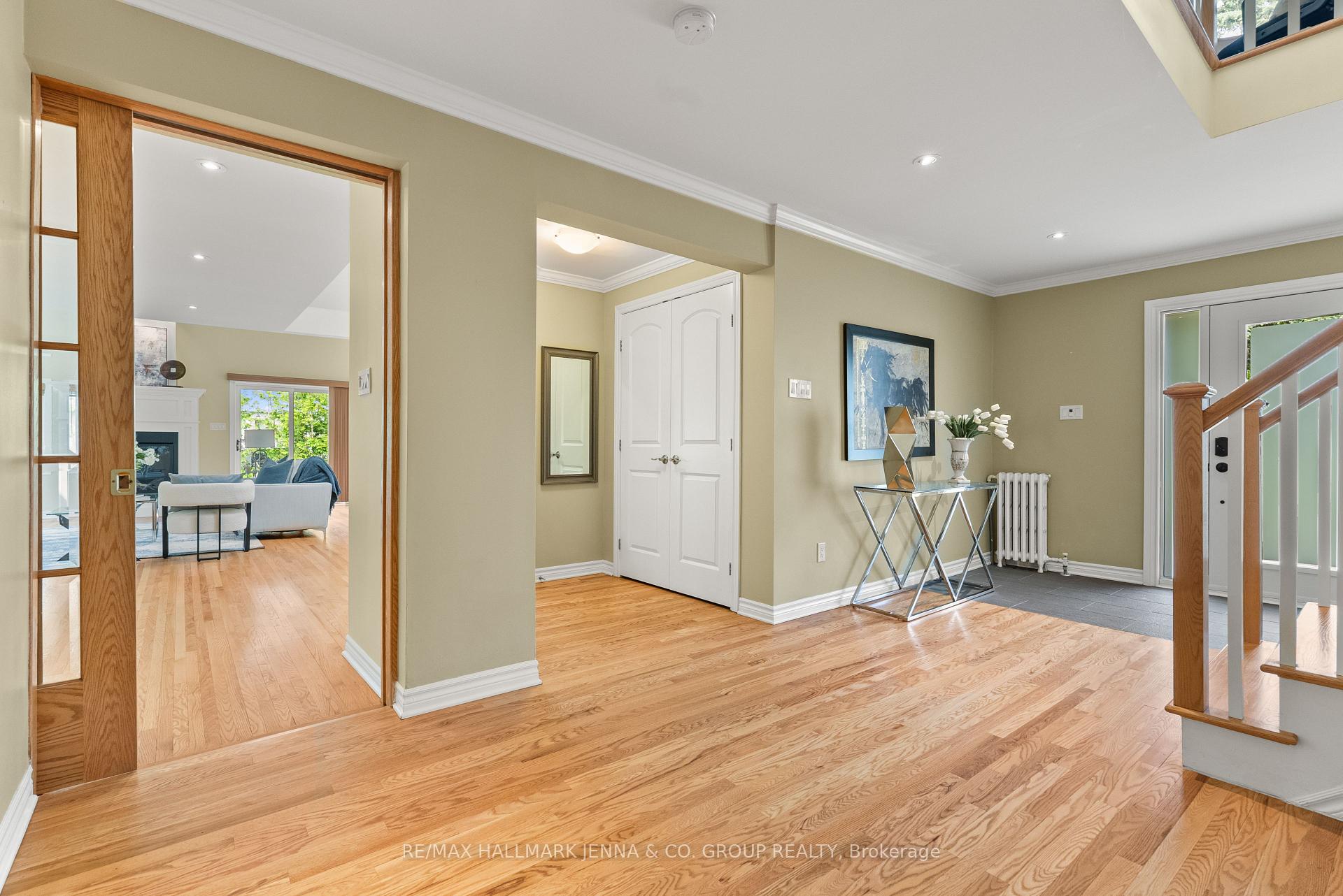 Photo 7 of 824 Nesbitt Place, Ottawa, Mooneys Bay — HOMEH