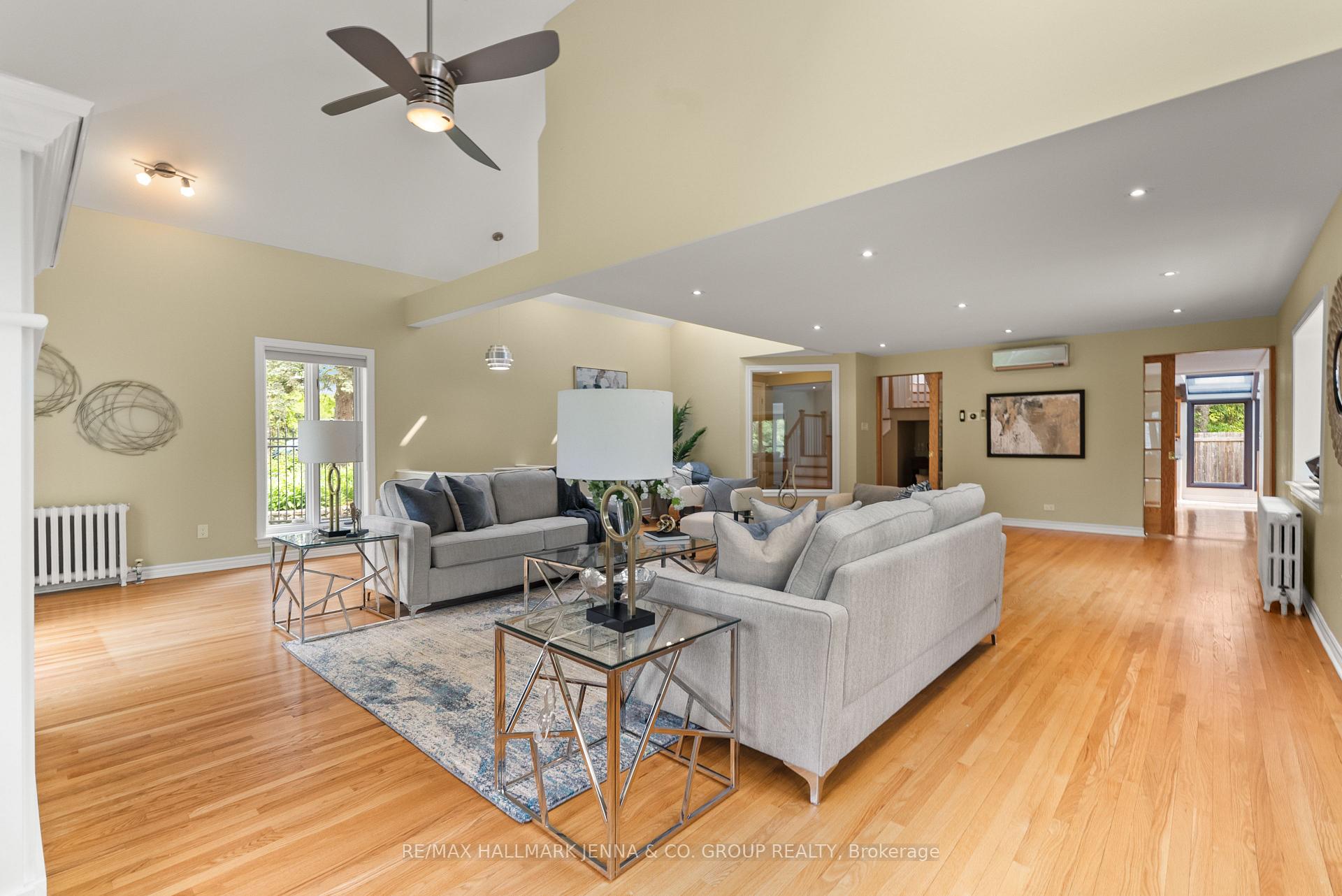 Photo 9 of 824 Nesbitt Place, Ottawa, Mooneys Bay — HOMEH