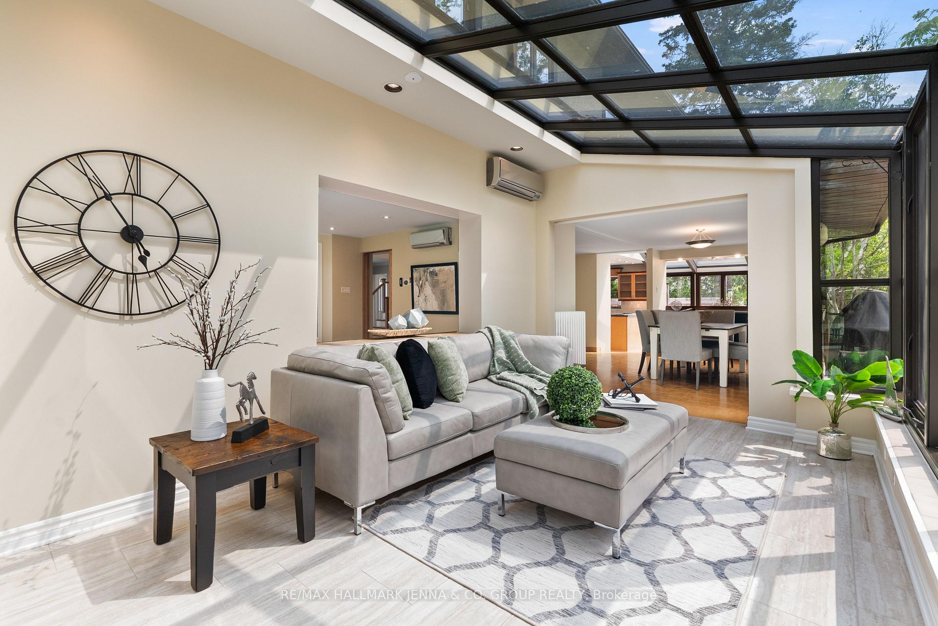 Photo 12 of 824 Nesbitt Place, Ottawa, Mooneys Bay — HOMEH