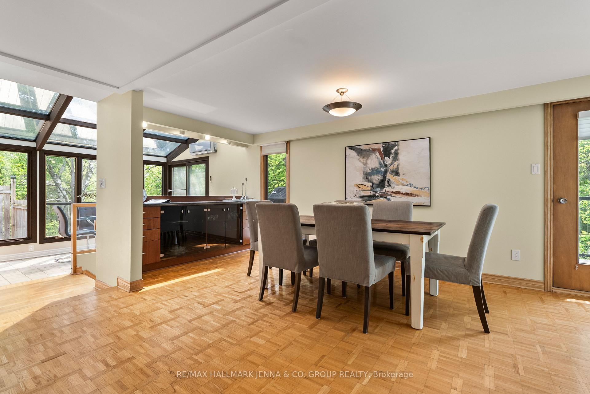 Photo 13 of 824 Nesbitt Place, Ottawa, Mooneys Bay — HOMEH