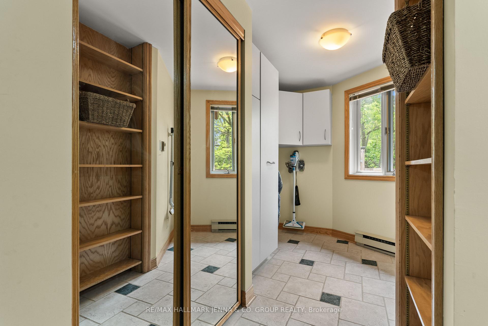 Photo 18 of 824 Nesbitt Place, Ottawa, Mooneys Bay — HOMEH