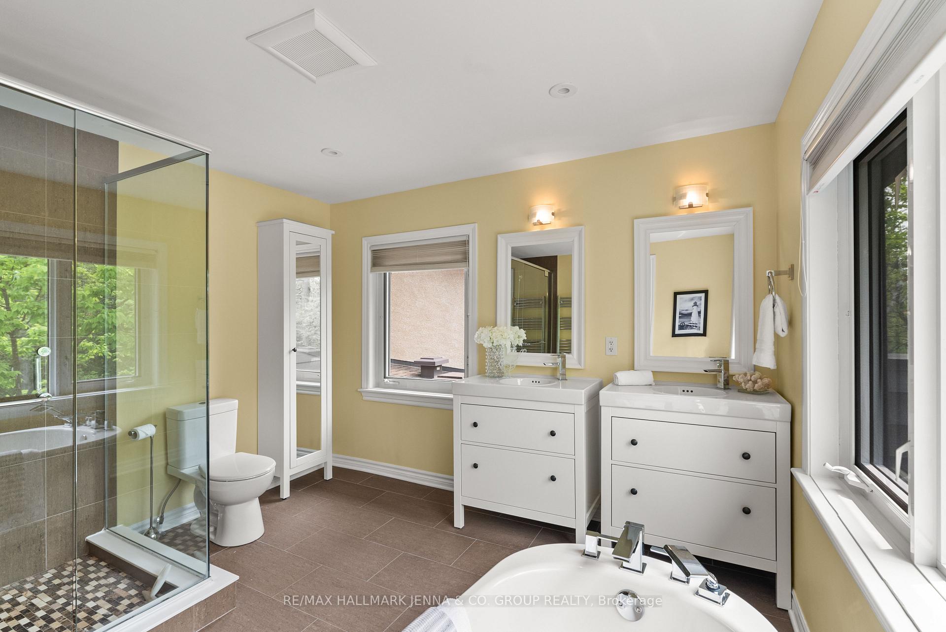 Photo 23 of 824 Nesbitt Place, Ottawa, Mooneys Bay — HOMEH