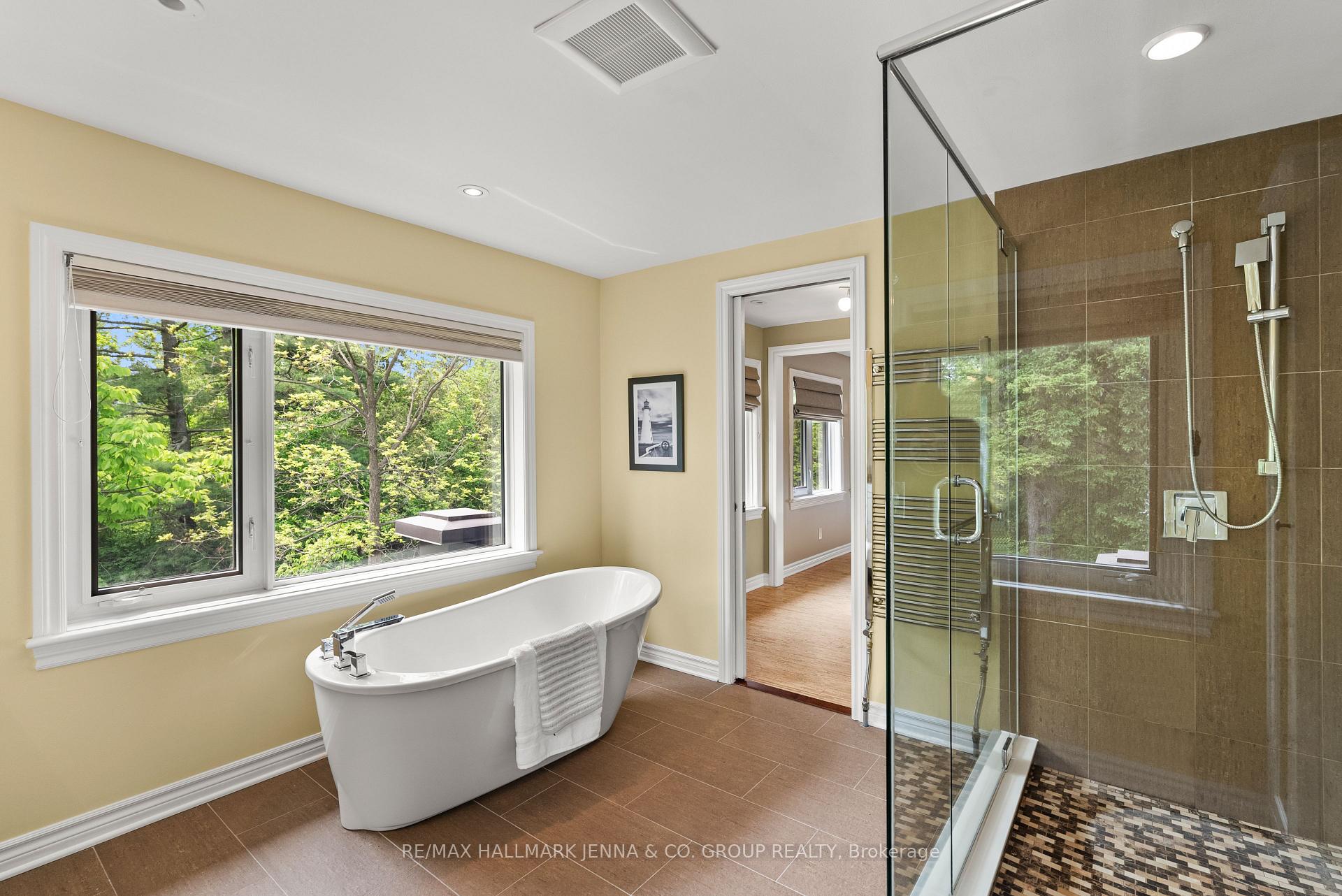 Photo 24 of 824 Nesbitt Place, Ottawa, Mooneys Bay — HOMEH