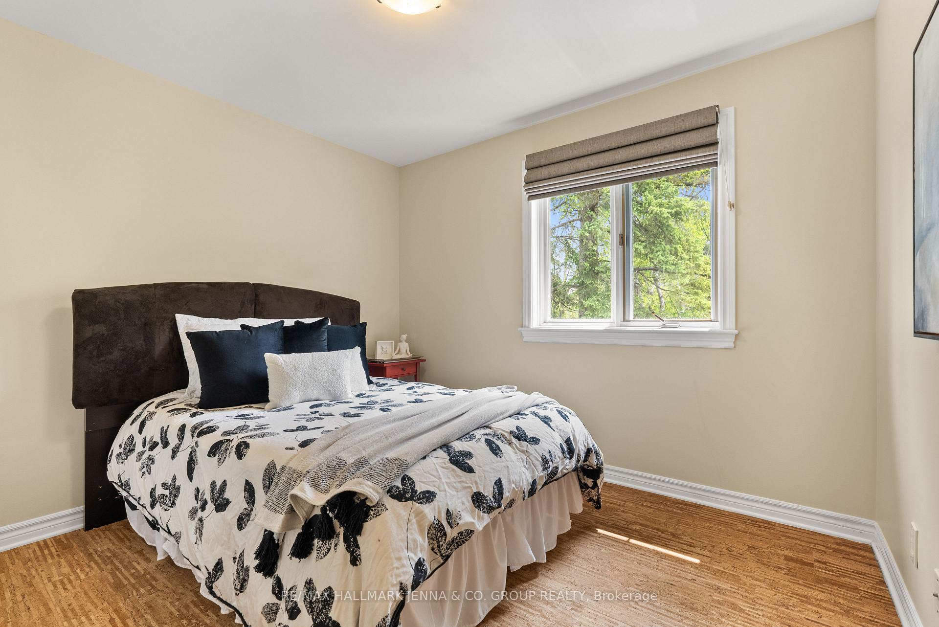 Photo 26 of 824 Nesbitt Place, Ottawa, Mooneys Bay — HOMEH