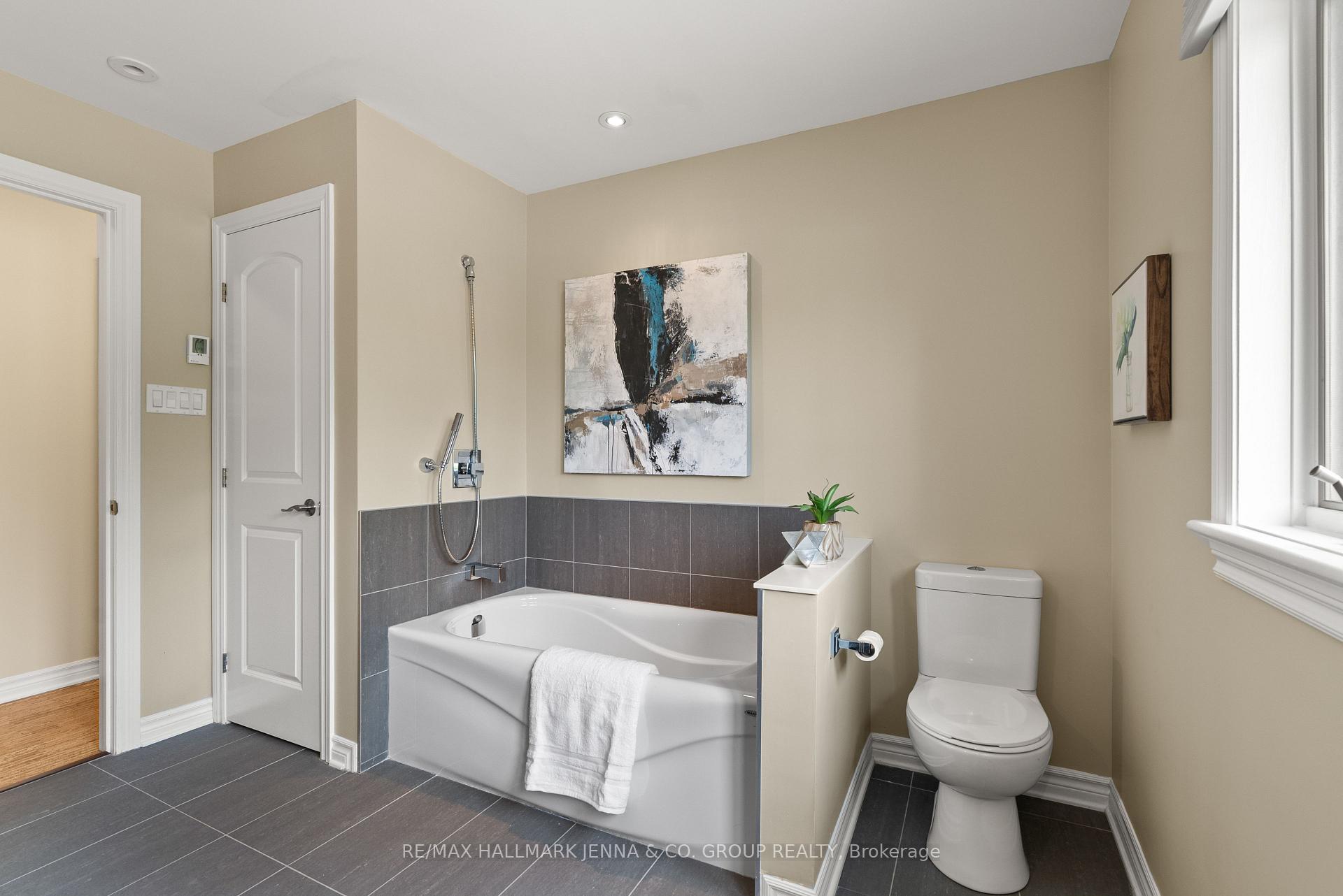 Photo 28 of 824 Nesbitt Place, Ottawa, Mooneys Bay — HOMEH