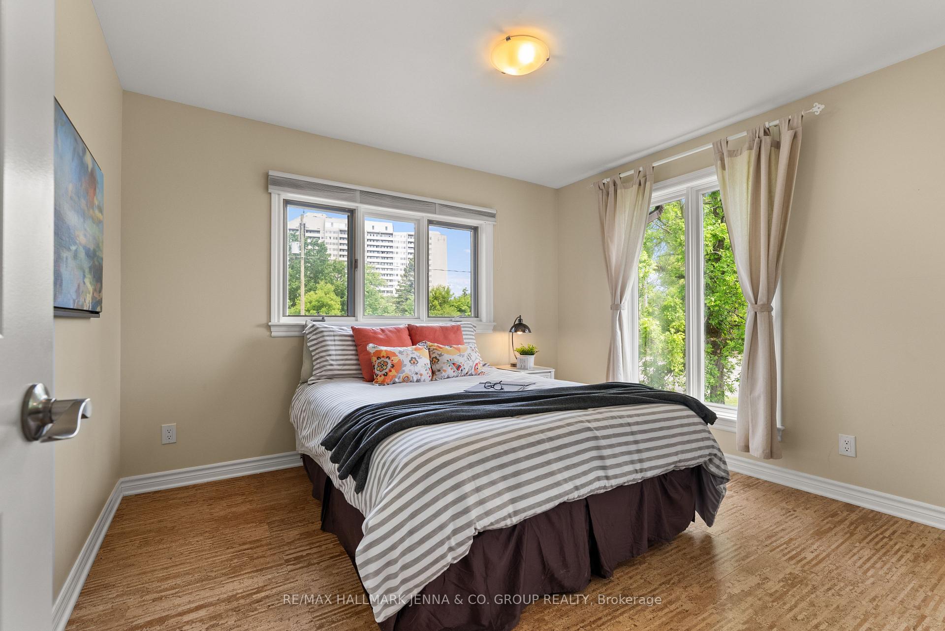 Photo 29 of 824 Nesbitt Place, Ottawa, Mooneys Bay — HOMEH