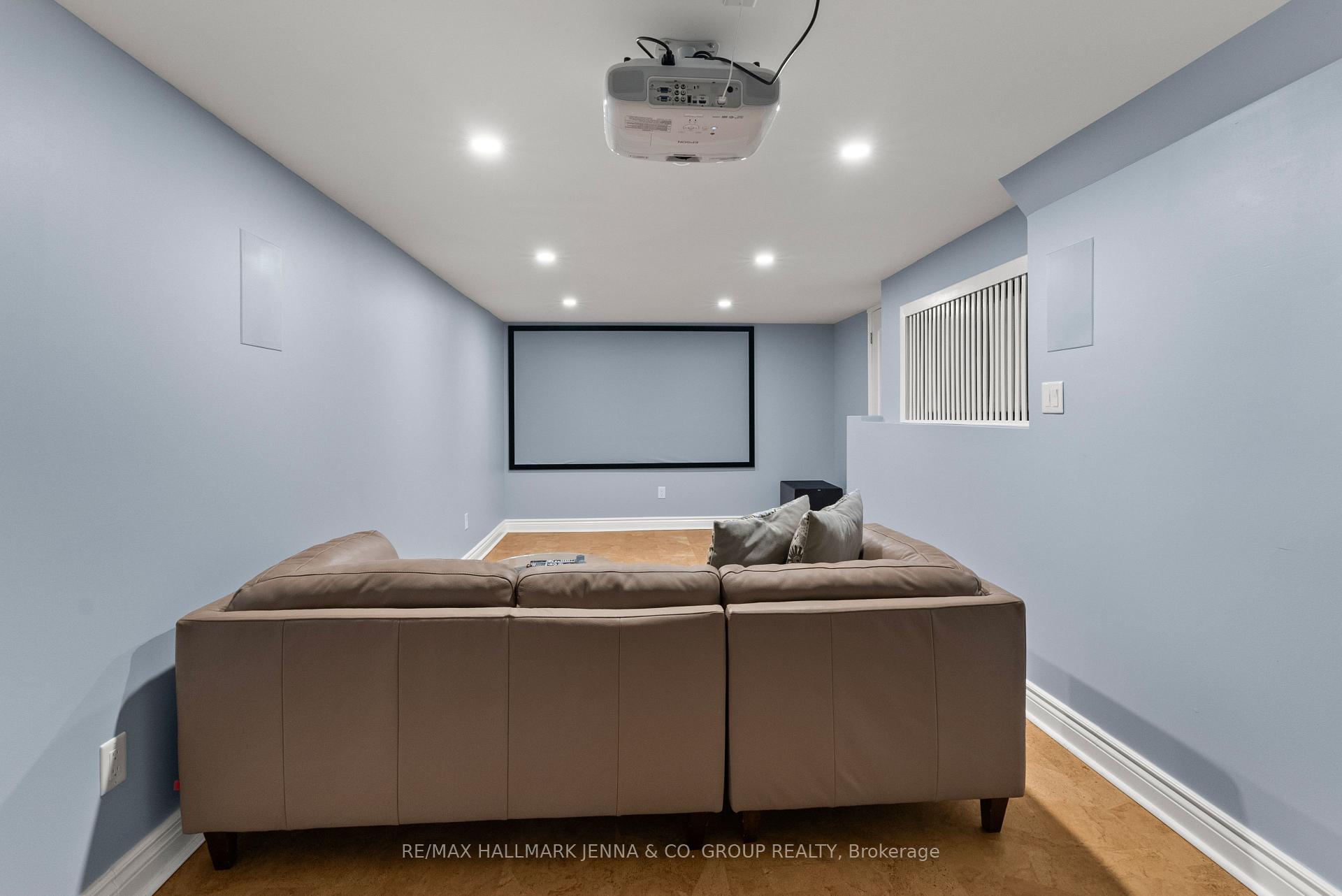 Photo 32 of 824 Nesbitt Place, Ottawa, Mooneys Bay — HOMEH