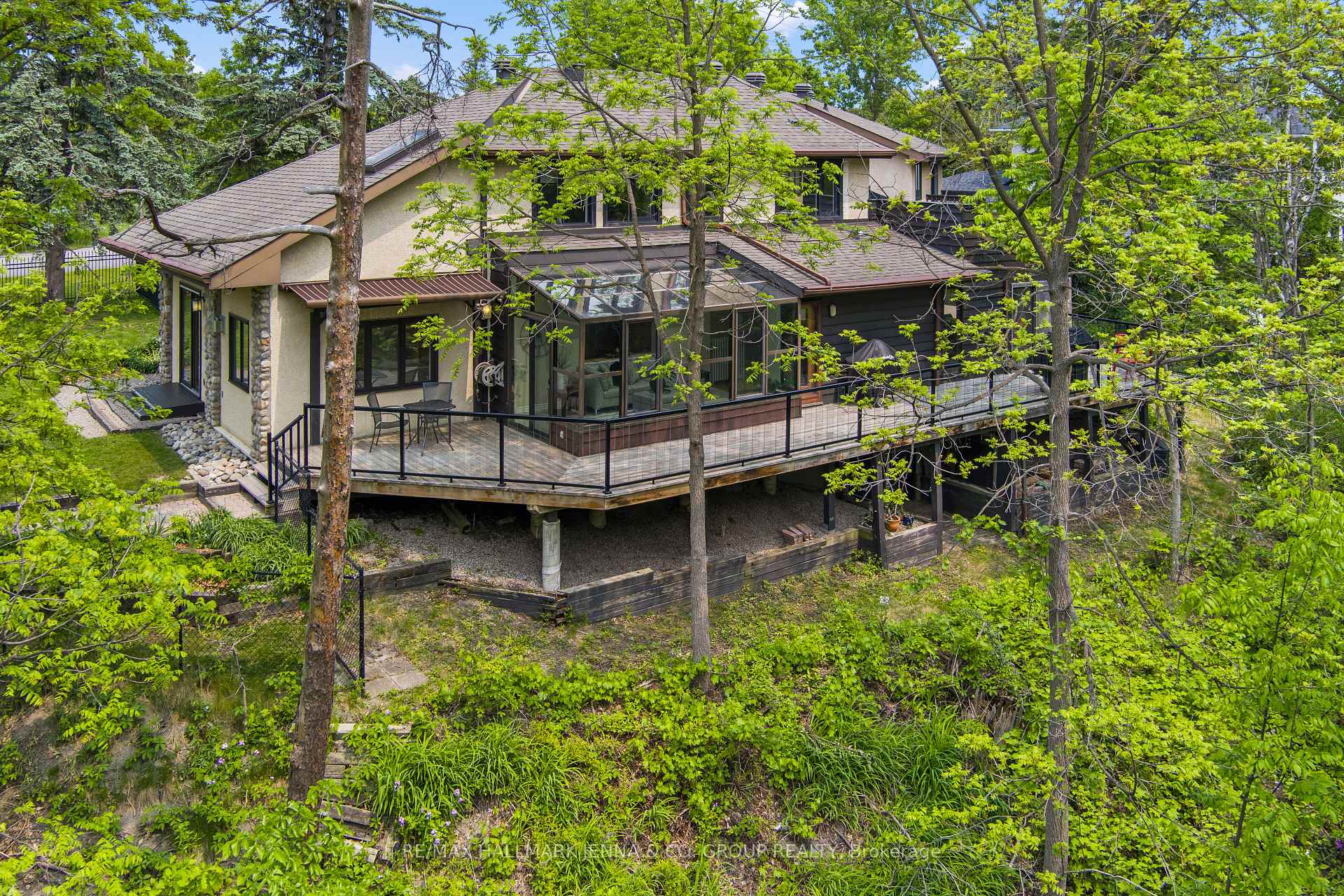 Photo 33 of 824 Nesbitt Place, Ottawa, Mooneys Bay — HOMEH