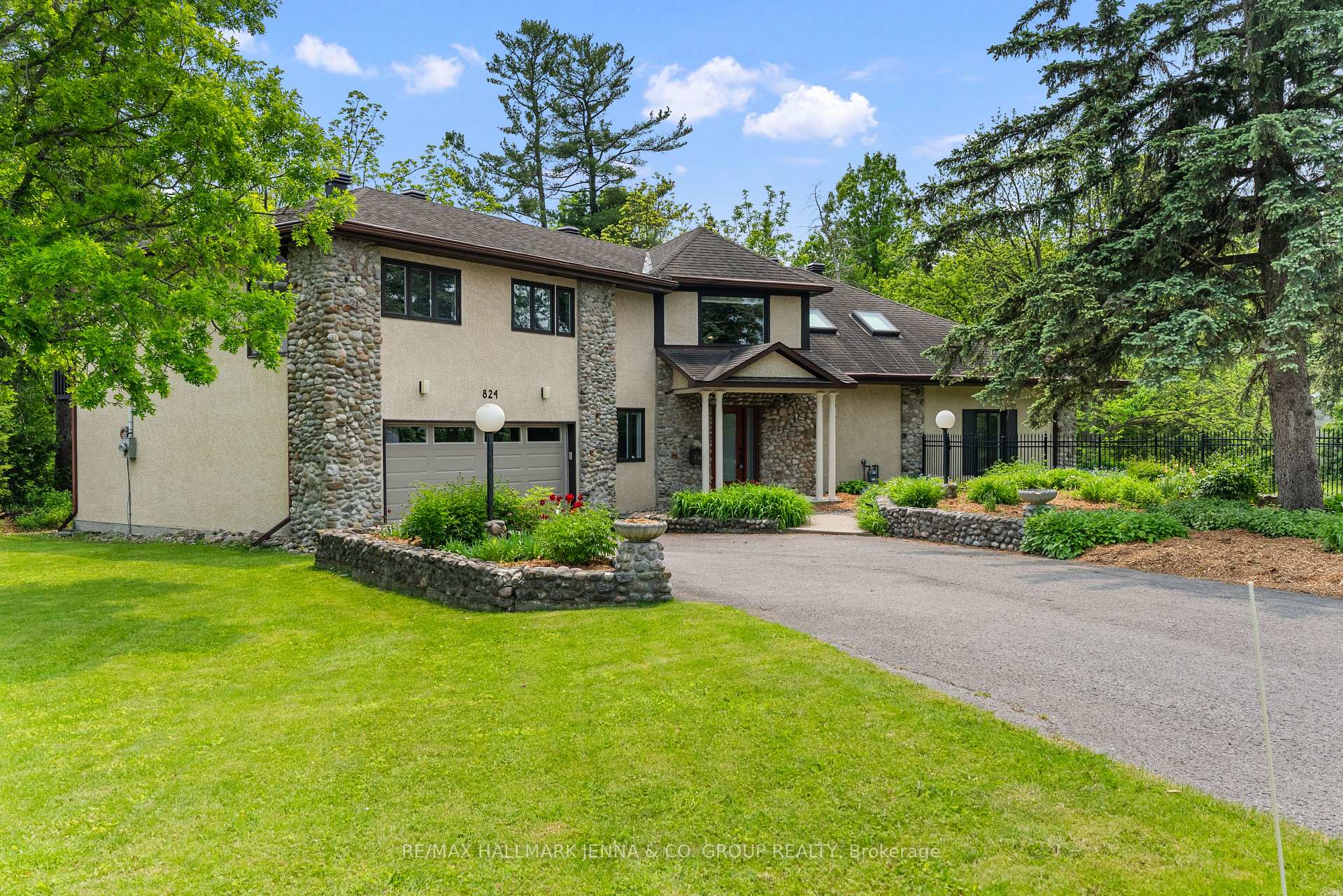 Photo 42 of 824 Nesbitt Place, Ottawa, Mooneys Bay — HOMEH