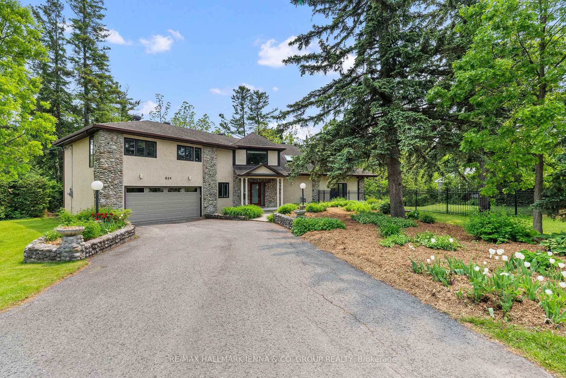 Photo 43 of 824 Nesbitt Place, Ottawa, Mooneys Bay — HOMEH