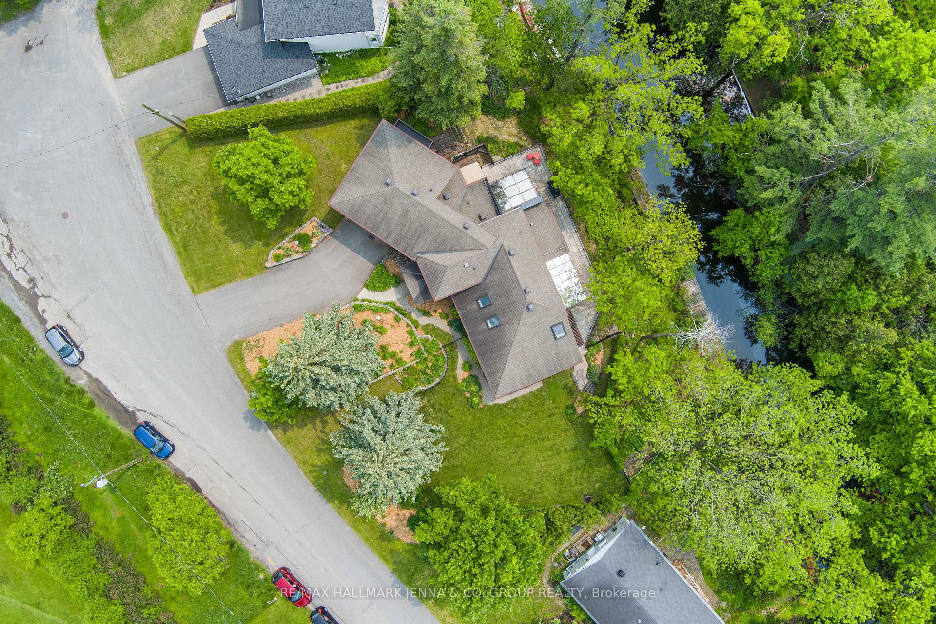 Photo 45 of 824 Nesbitt Place, Ottawa, Mooneys Bay — HOMEH