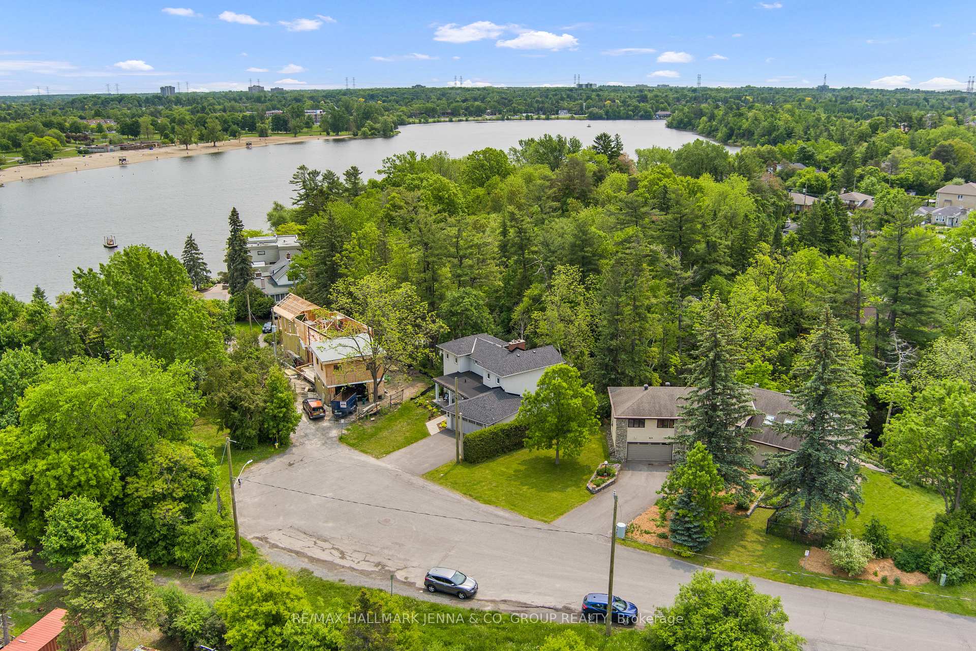 Photo 46 of 824 Nesbitt Place, Ottawa, Mooneys Bay — HOMEH