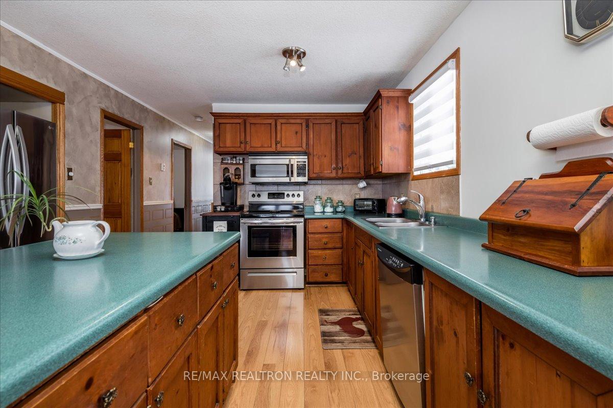 Photo 10 of 869 10th Line, Innisfil, Rural Innisfil — HOMEH