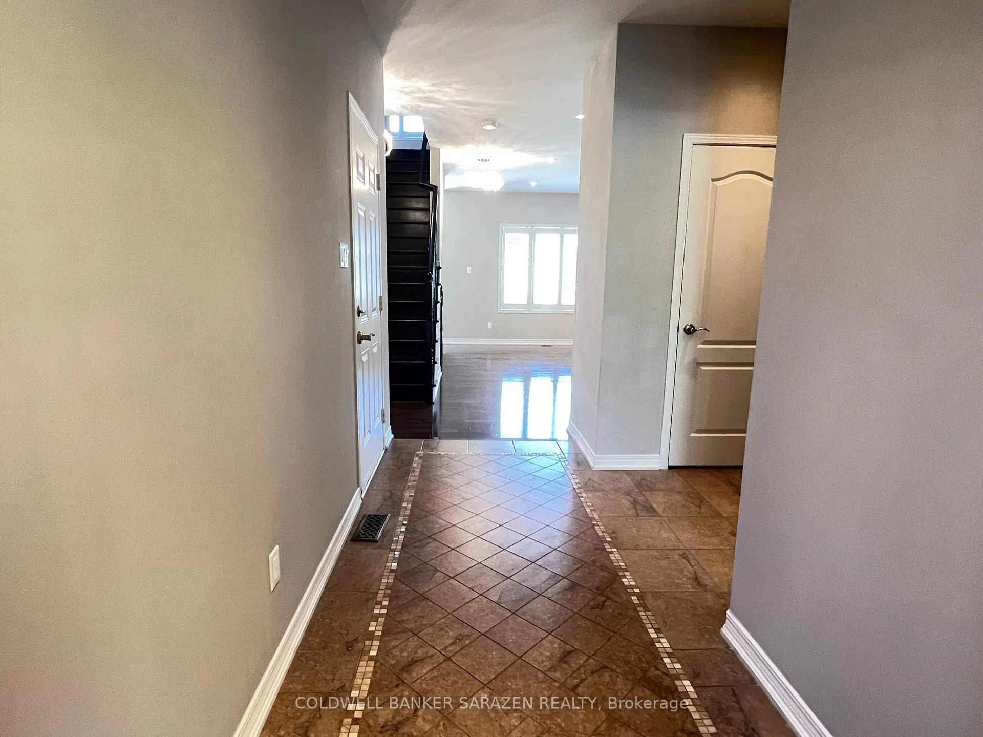 Photo 2 of 218 Madhu Crescent, Ottawa, Mooneys Bay — HOMEH