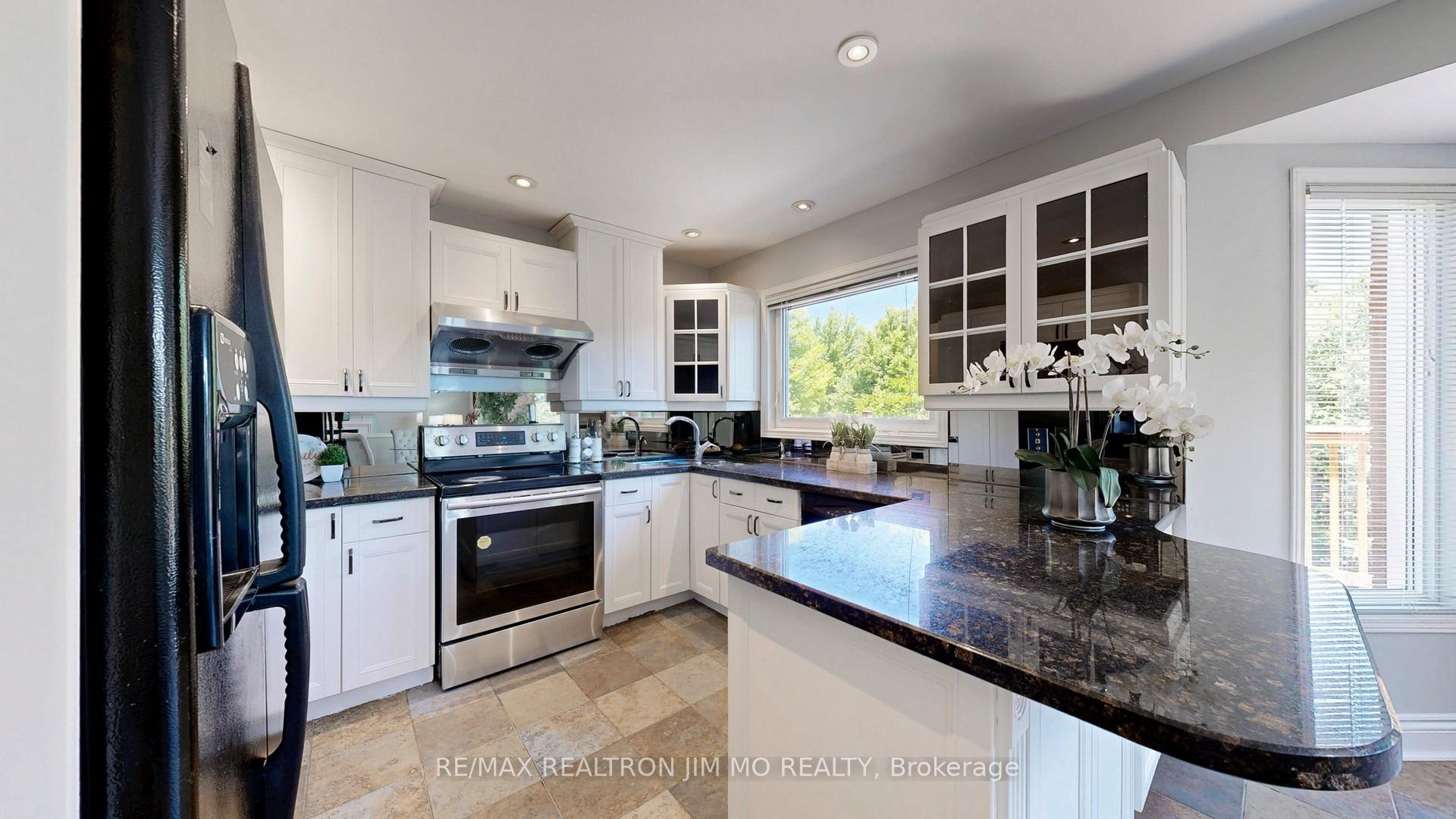 Photo 11 of 58 Webber Crescent, Markham, Unionville — HOMEH