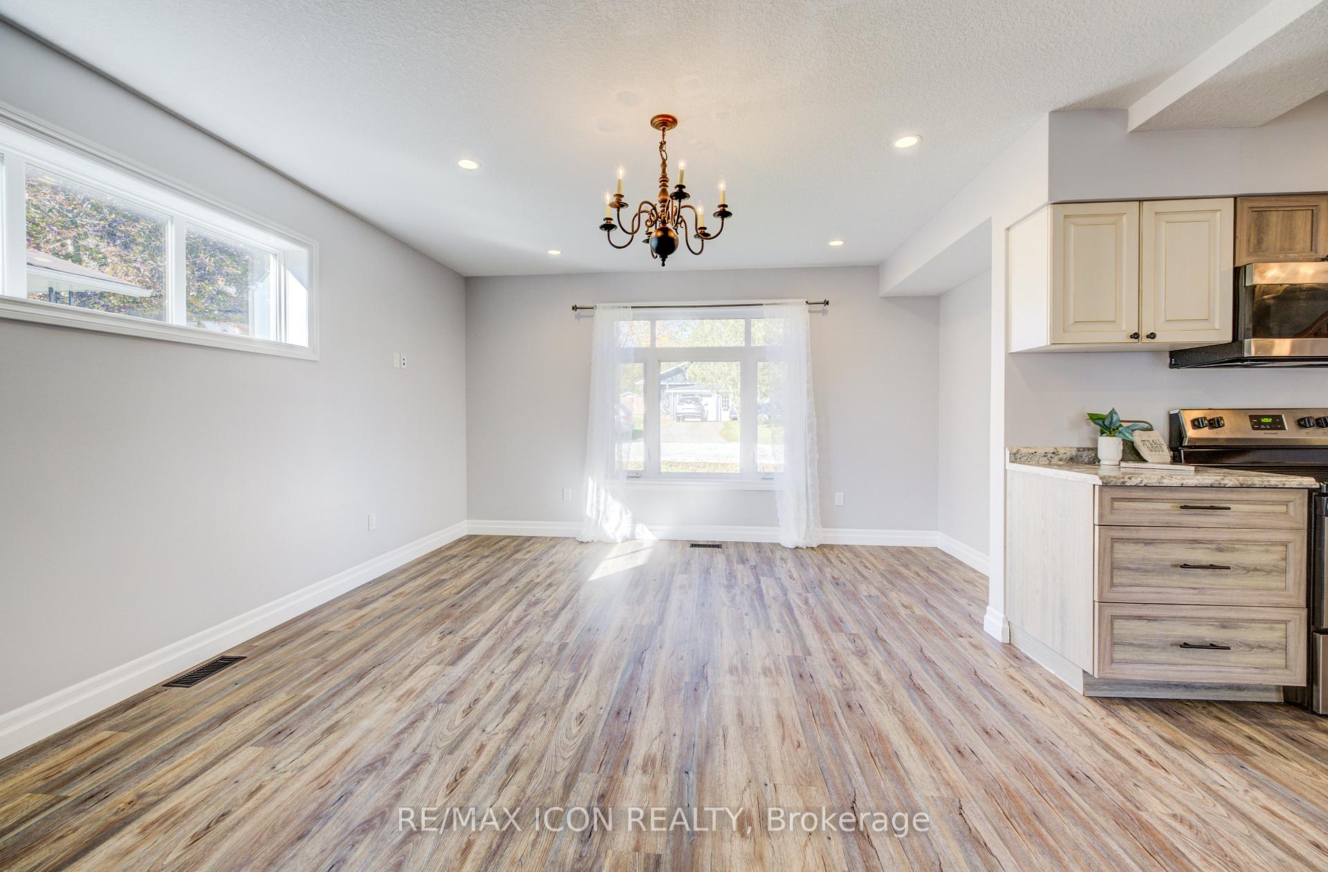 Photo 11 of 31 Pellister Street W, Minto — HOMEH
