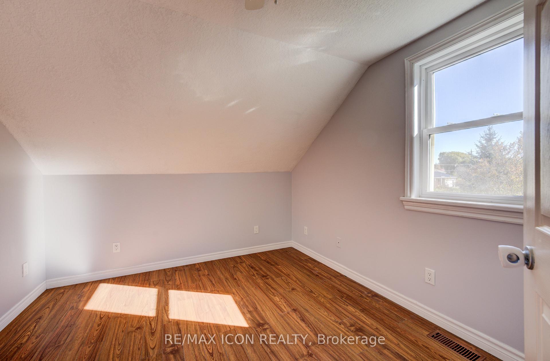 Photo 33 of 31 Pellister Street W, Minto — HOMEH