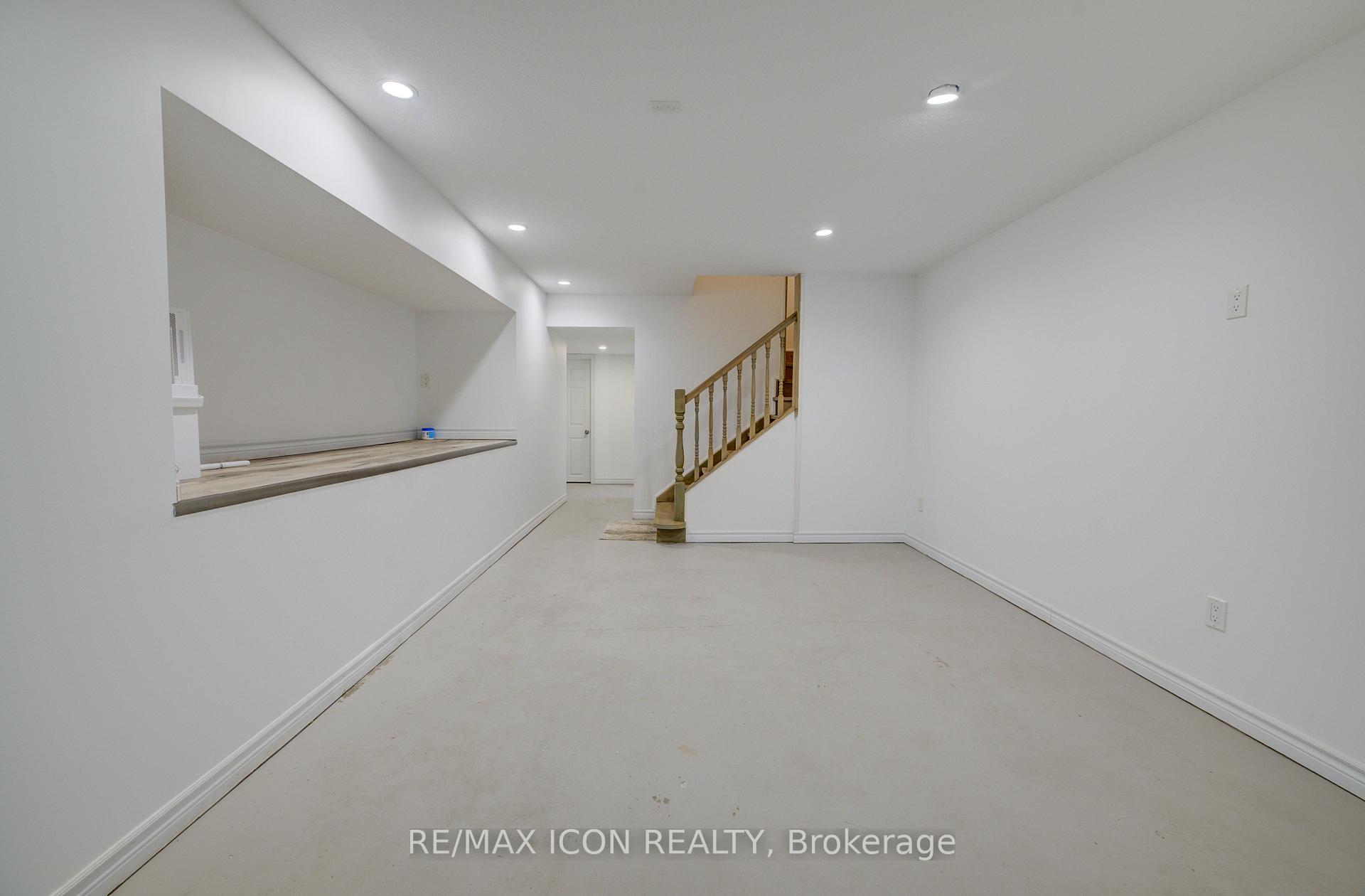 Photo 34 of 31 Pellister Street W, Minto — HOMEH