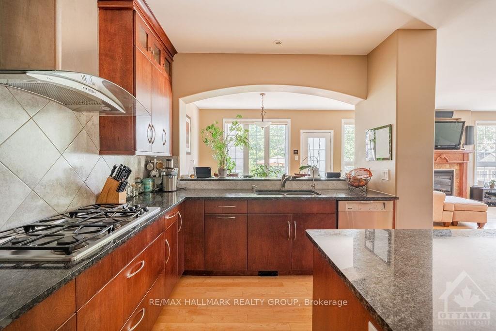 Photo 2 of 648 Kochar Drive, Ottawa, Mooneys Bay — HOMEH