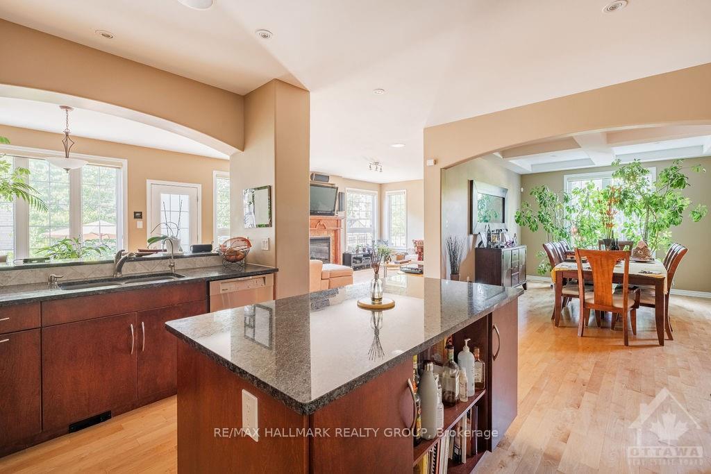 Photo 3 of 648 Kochar Drive, Ottawa, Mooneys Bay — HOMEH