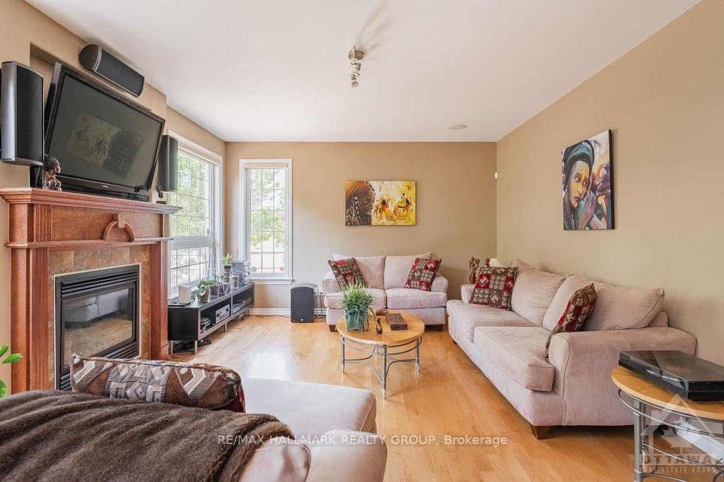 Photo 4 of 648 Kochar Drive, Ottawa, Mooneys Bay — HOMEH