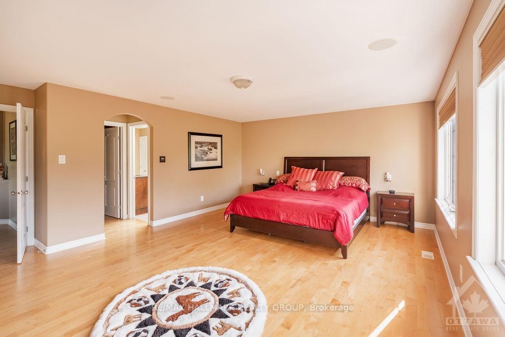 Photo 8 of 648 Kochar Drive, Ottawa, Mooneys Bay — HOMEH
